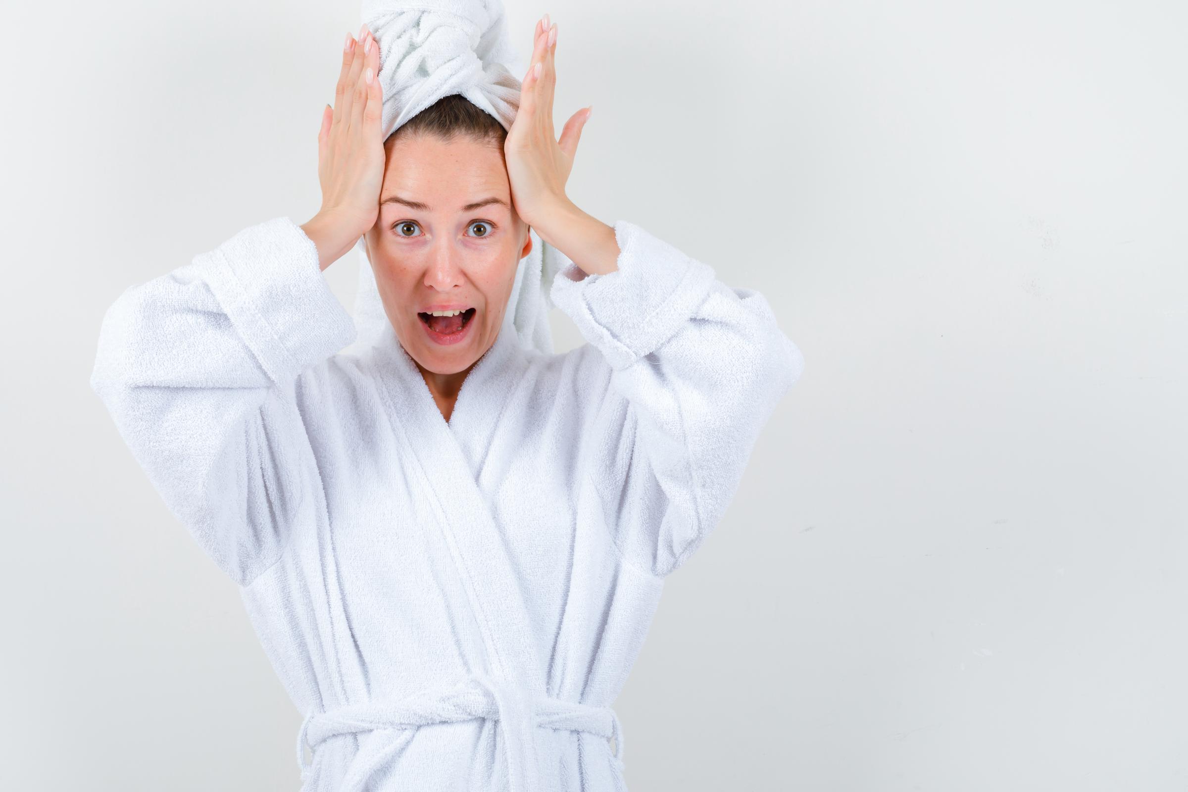 Une femme qui crie | Source : Freepik