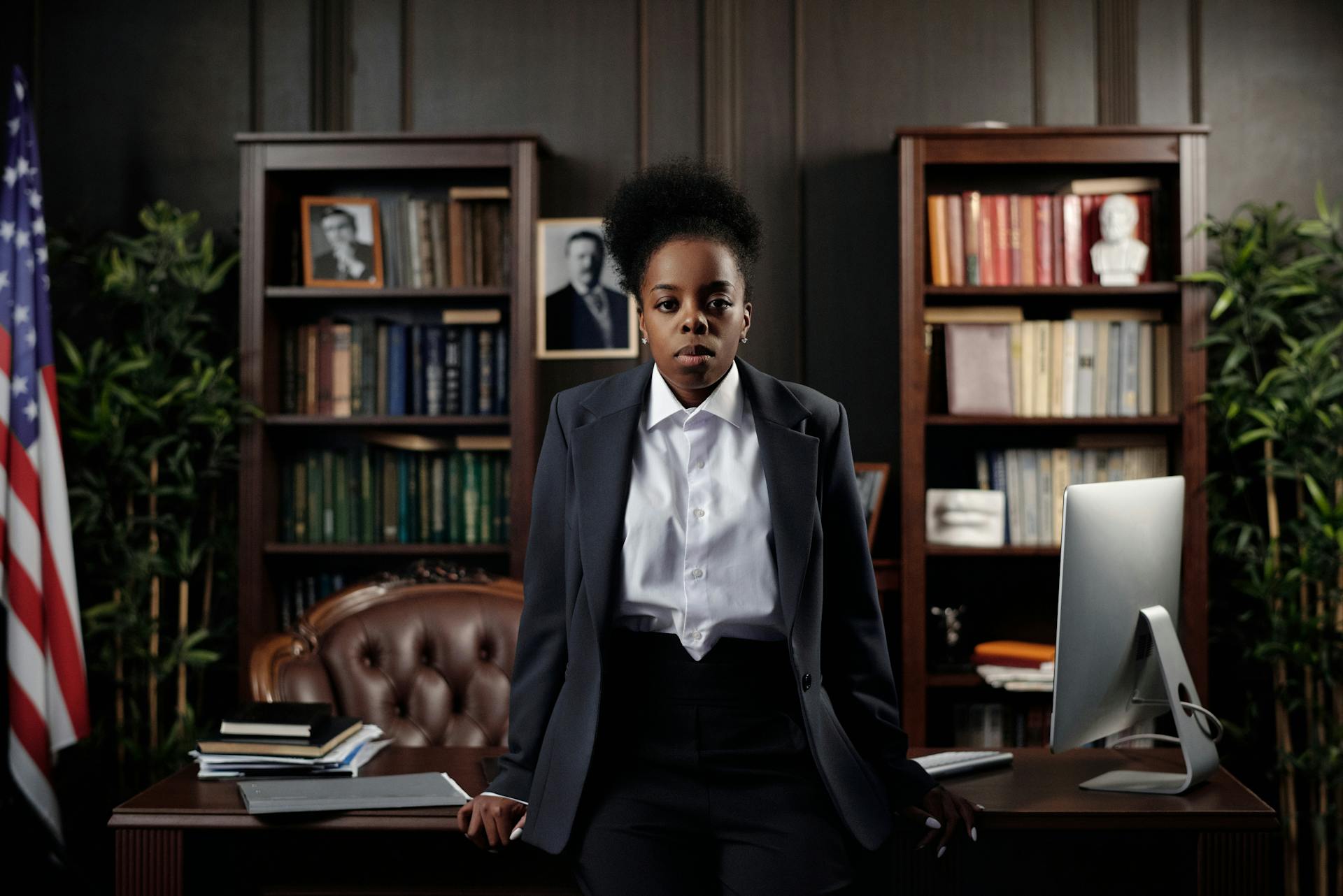 Une avocate dans son bureau | Source : Pexels