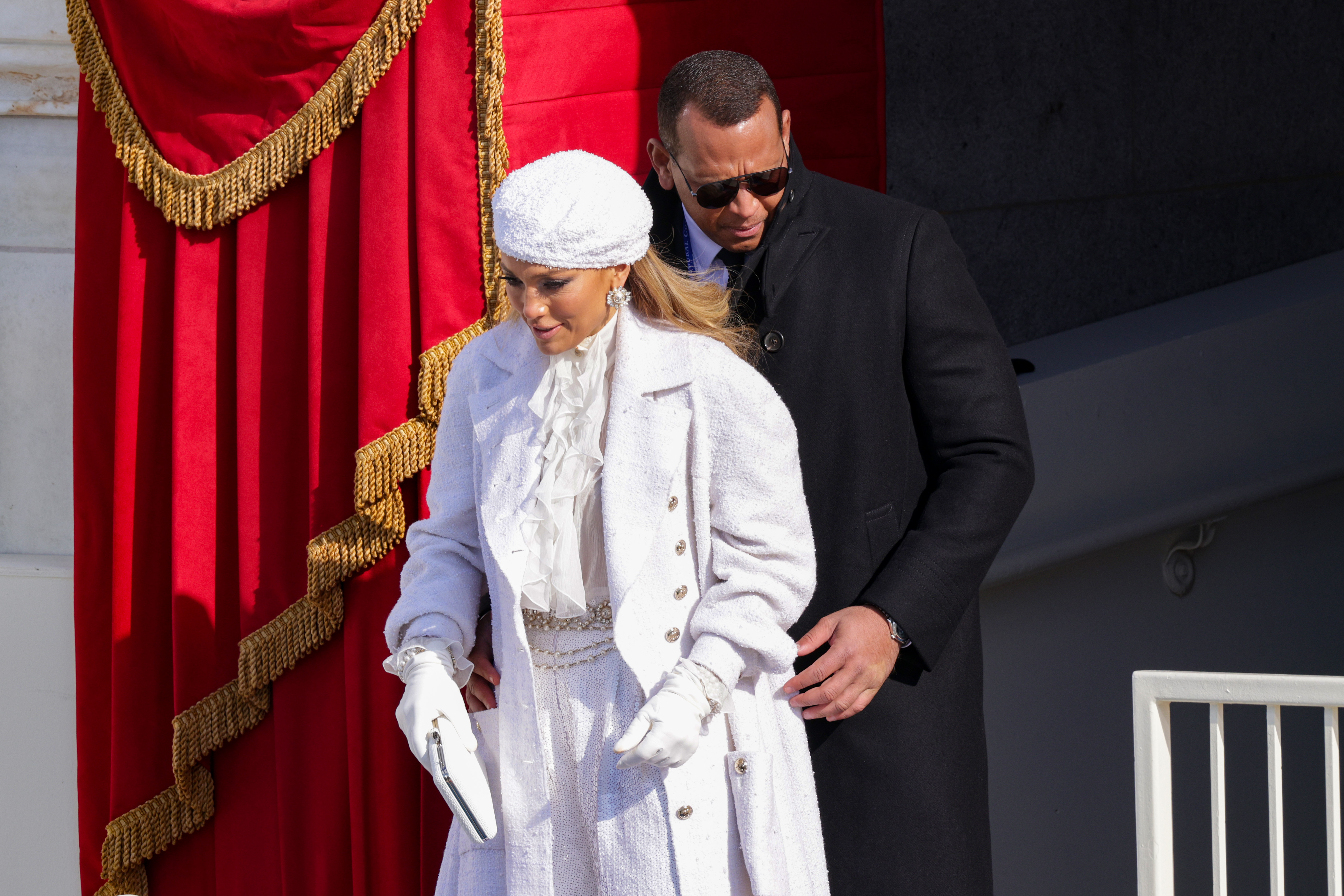 Jennifer Lopez et Alex Rodriguez quittent la cérémonie d'investiture du président américain Joe Biden, le 20 janvier 2021, à Washington, D.C. | Source : Getty Images