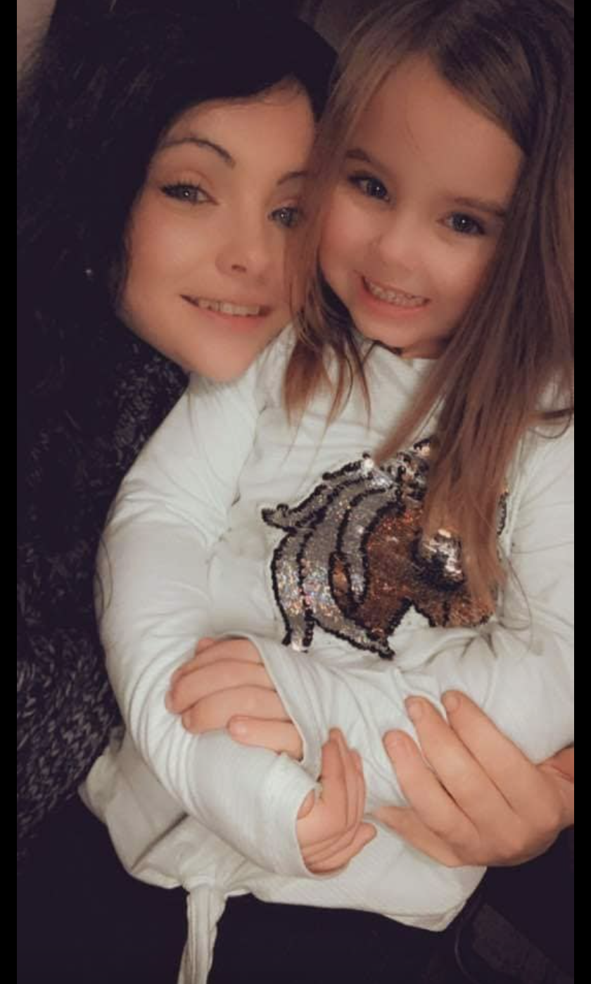 Emouree Johnson avec sa maman, Karli Bordner, comme on le voit dans un post daté du 14 mars 2024 | Source : Facebook/jennifer.bordner