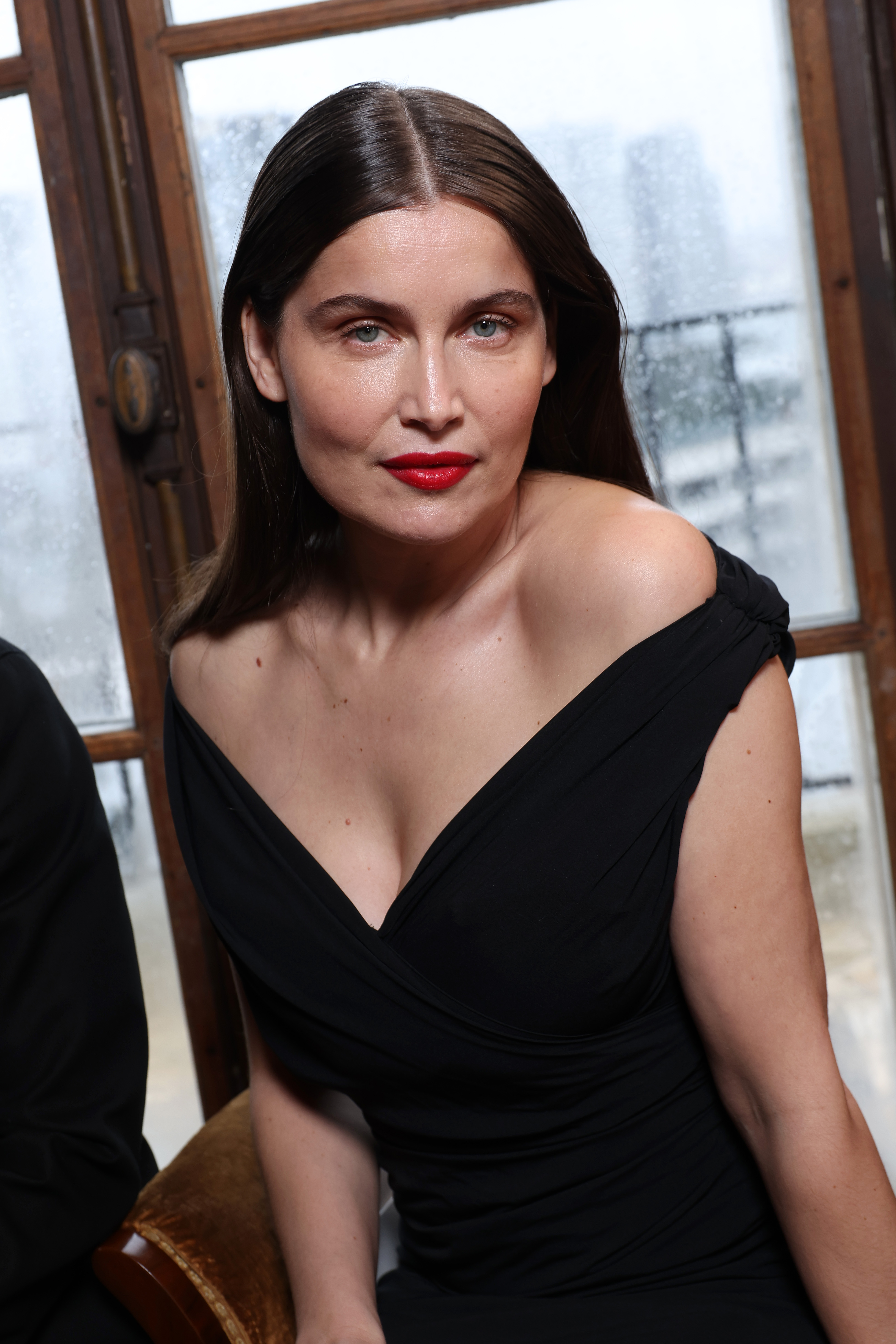 Laetitia Casta assiste au défilé Jacquemus Homme Automne-Hiver 2025/2026 dans le cadre de la Fashion Week de Paris, le 26 janvier 2025 à Paris, en France I Source : Getty Images
