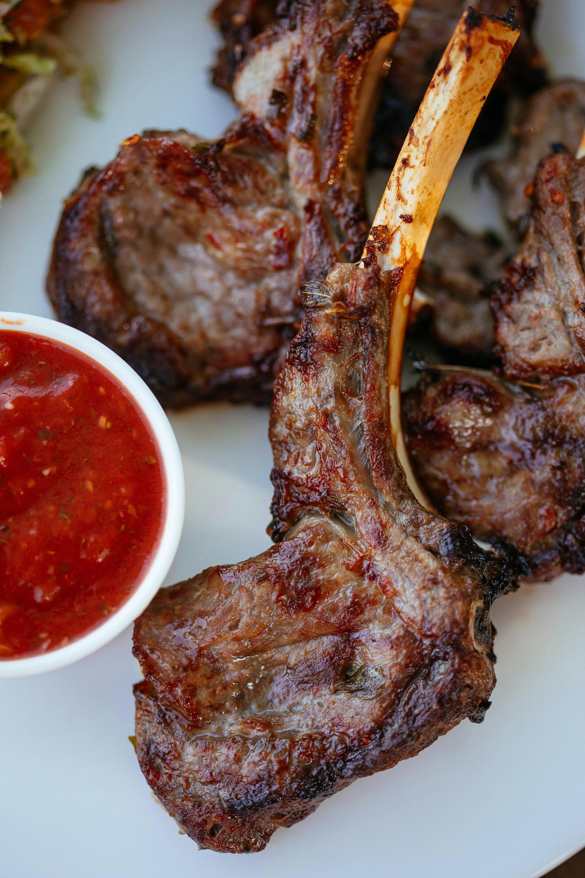 Des côtelettes d'agneau grillées | Source : Pexels