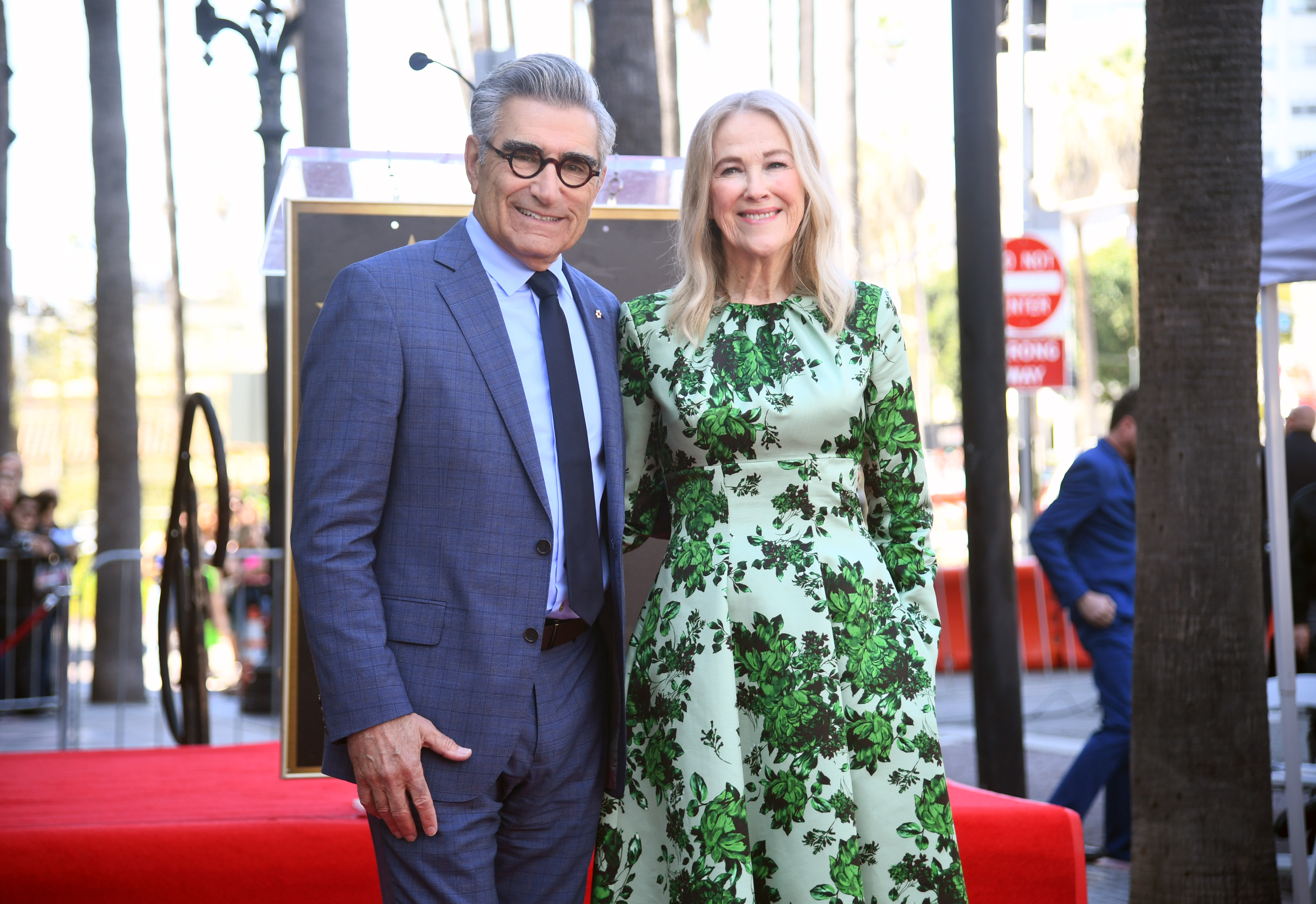 Eugene Levy et Catherine O'Hara assistent à la cérémonie en l'honneur d'Eugene Levy, qui reçoit une étoile sur le Hollywood Walk of Fame, le 8 mars 2024, à Hollywood, en Californie | Source : Getty Images