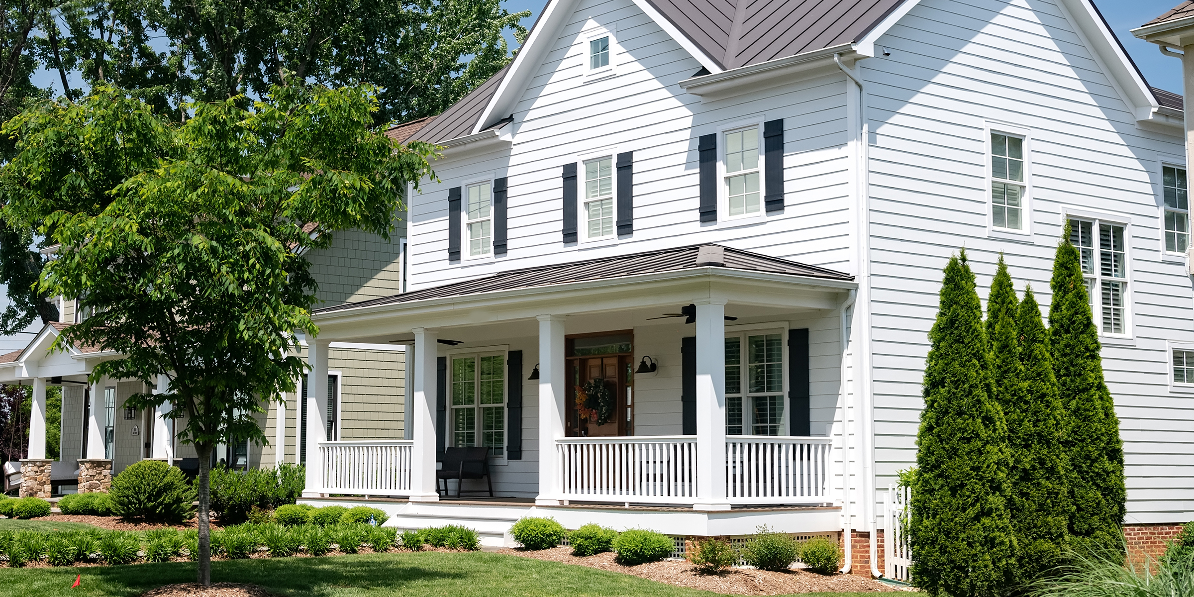 Une maison bien entretenue dans un beau quartier | Source : Shutterstock