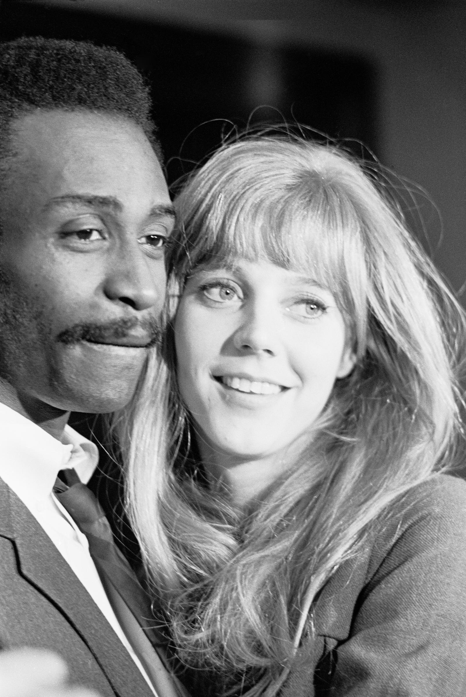 L'actrice des années 80 pose pour un portrait avec Cleavon Little le 6 juin 1969 | Source : Getty Images