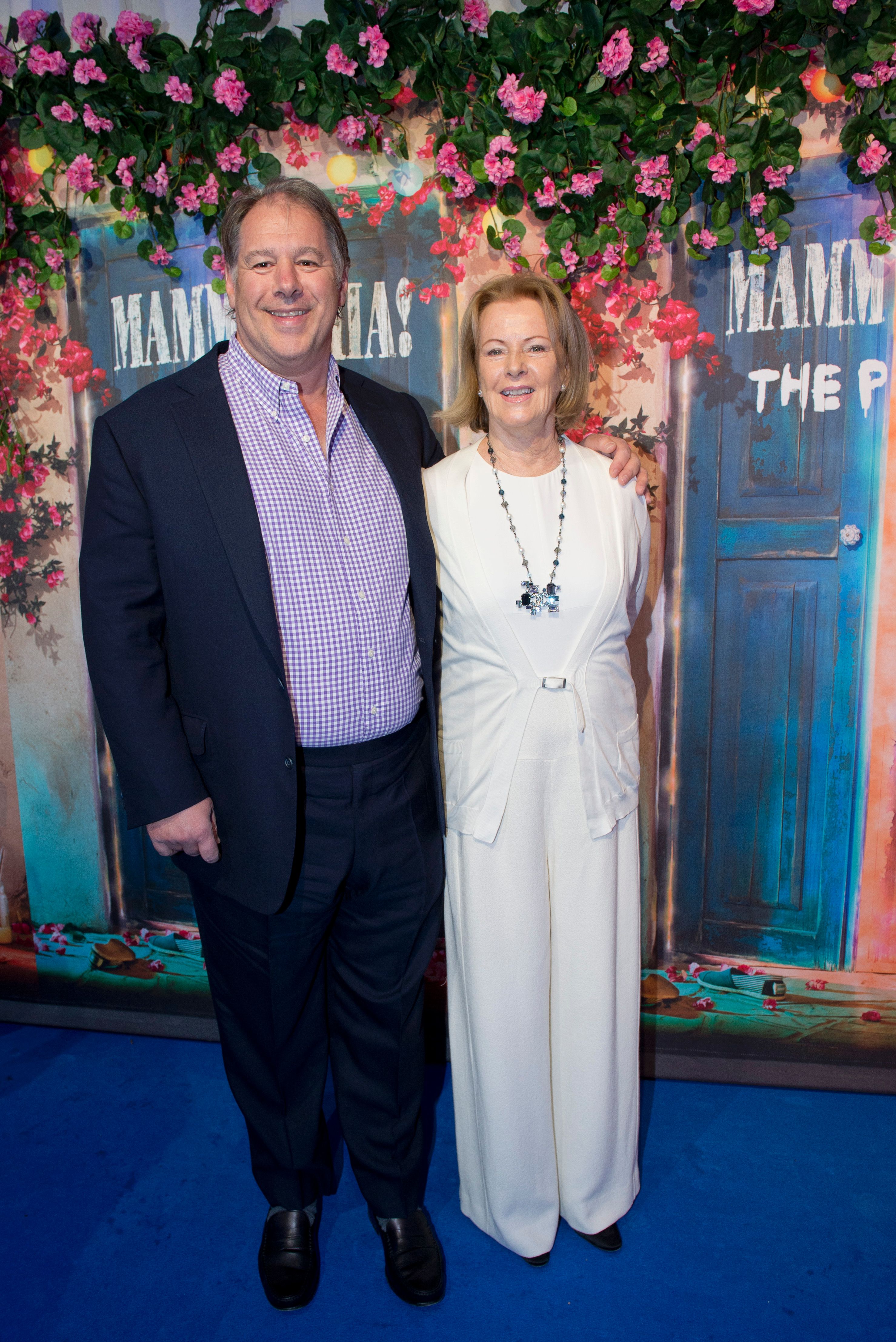 La chanteuse et un invité lors de l'ouverture de « Mamma Mia ! The party » le 20 janvier 2016 à Stockholm | Source : Getty Images