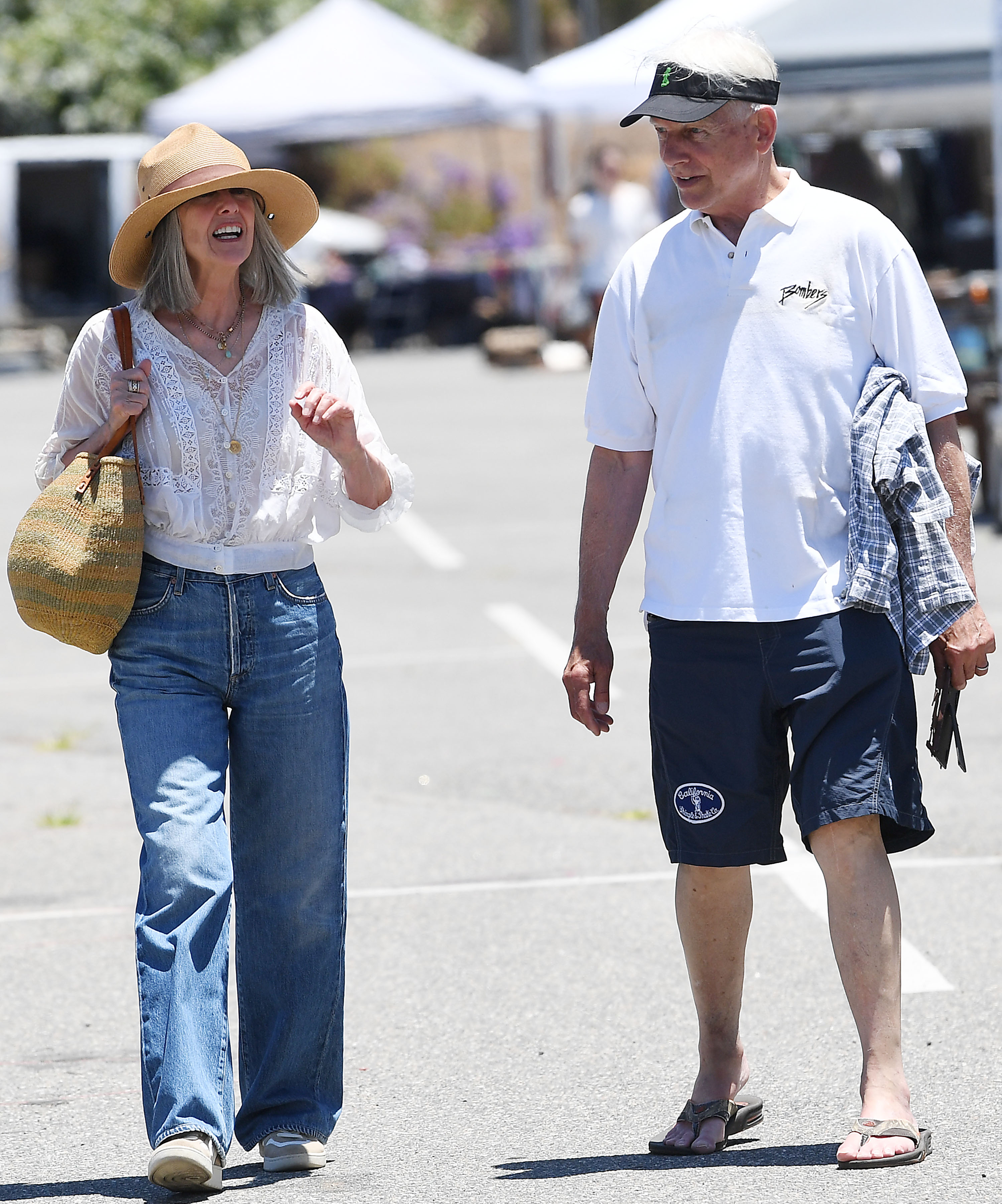 Pam Dawber et Mark Harmon photographiés dans un marché aux puces le 30 juin 2024, à Santa Monica, en Californie. | Source : Getty Images