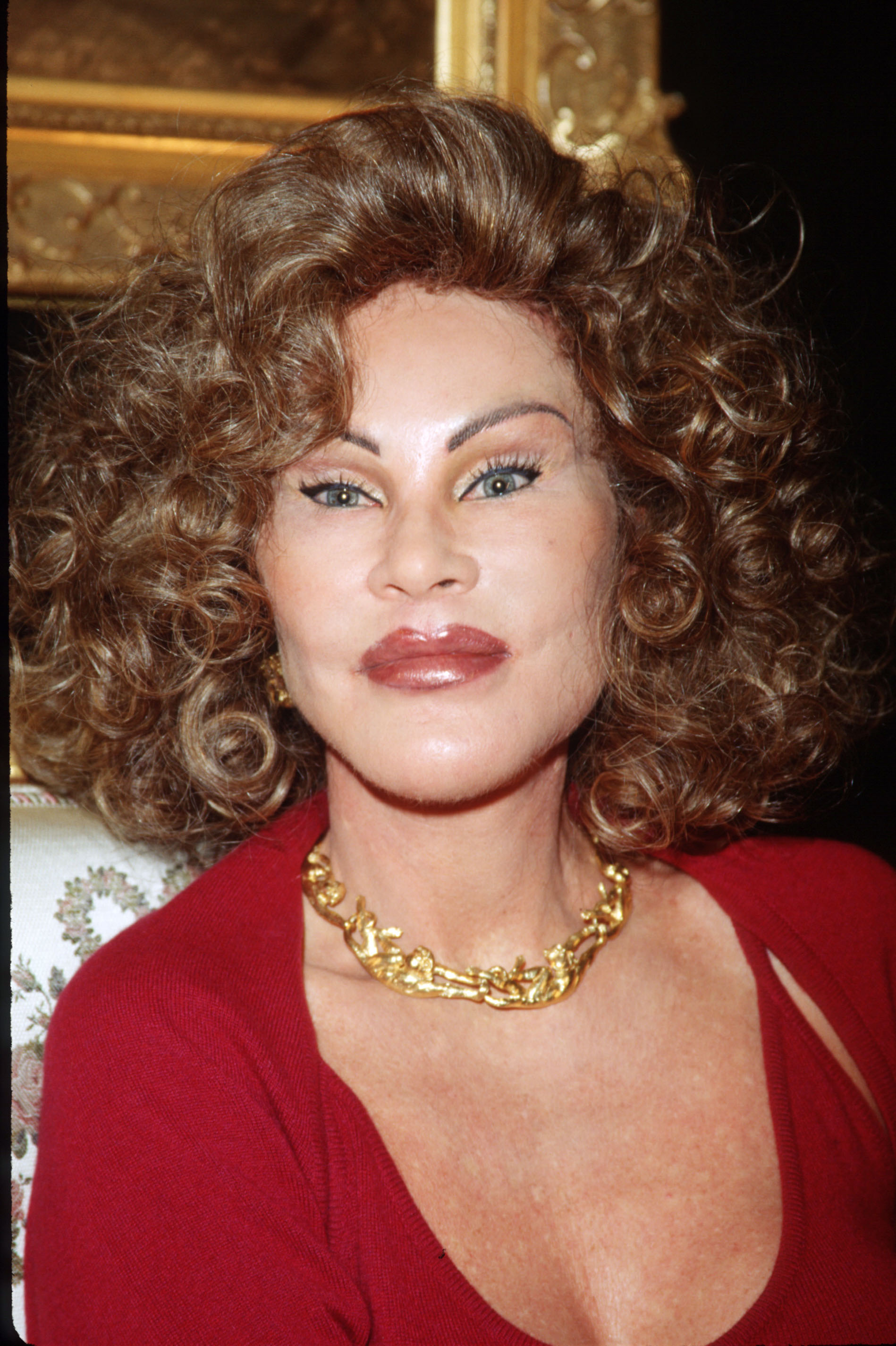 Jocelyn Wildenstein pose pour une photo le 10 février 1999 à New York. | Source : Getty Images