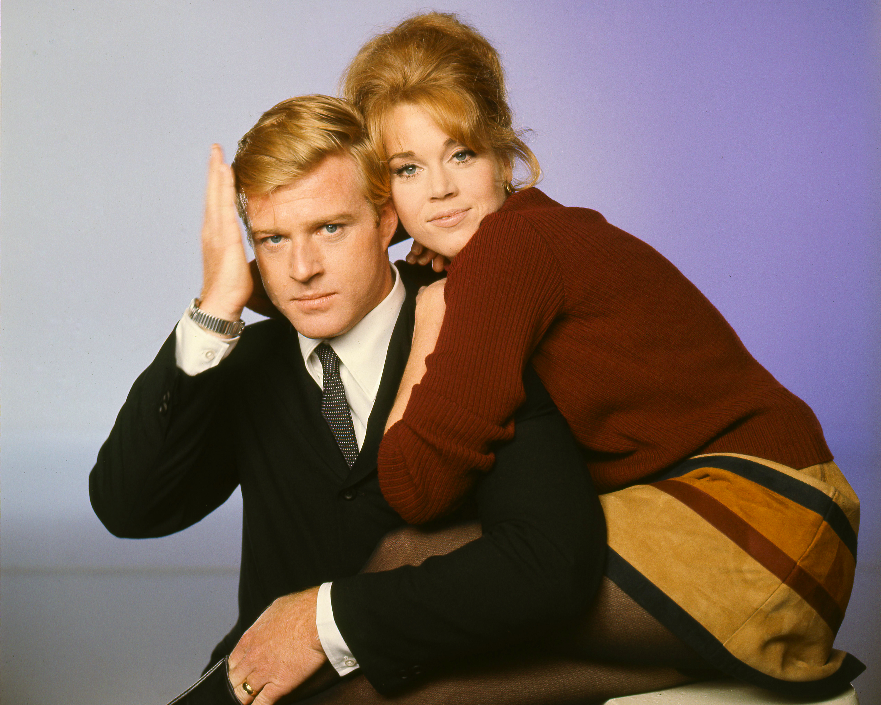 Robert Redford et Jane Fonda dans un portrait promotionnel pour « Barefoot in the Park » en 1967. | Source : Getty Images