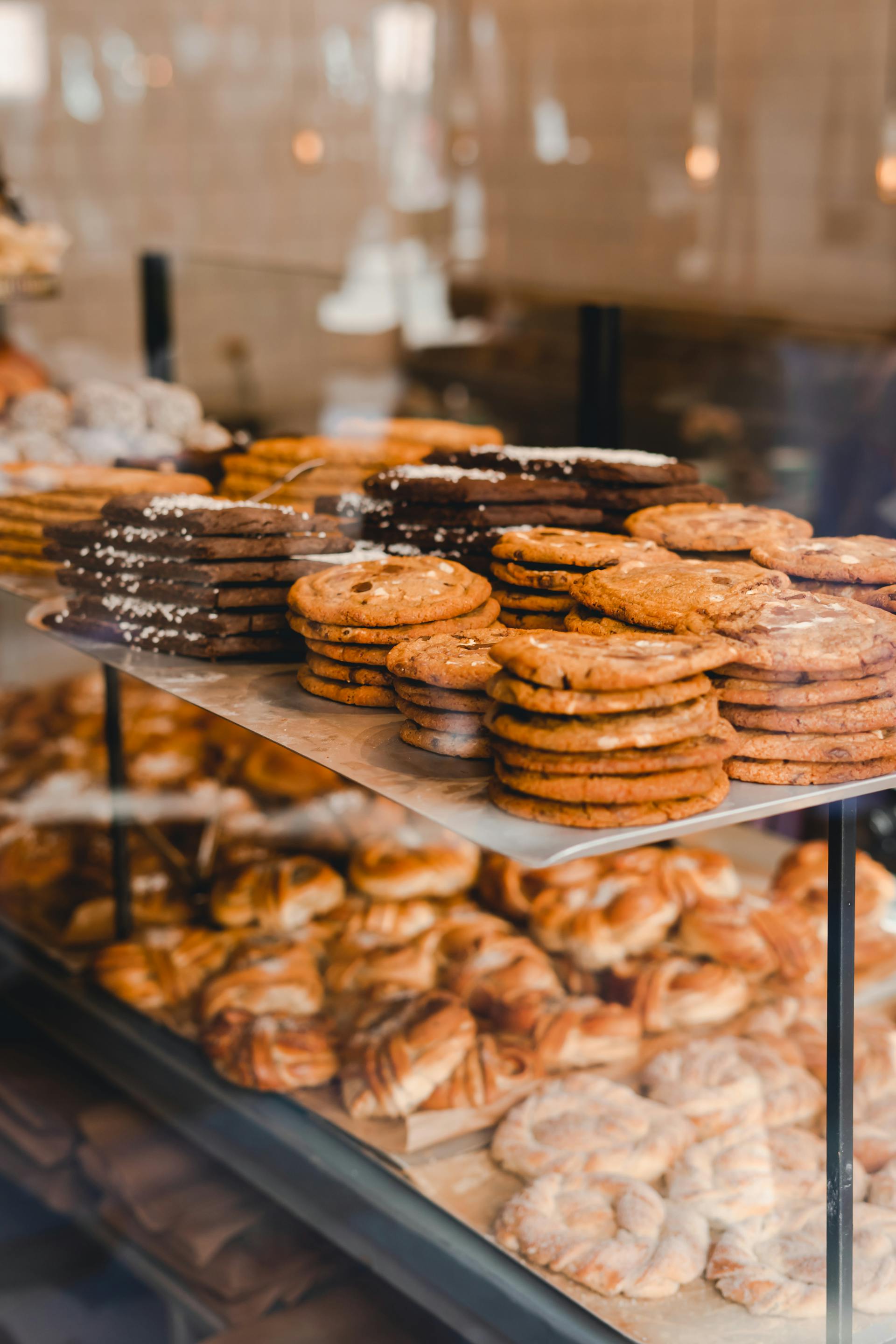 Des biscuits exposés dans une boulangerie | Source : Pexels