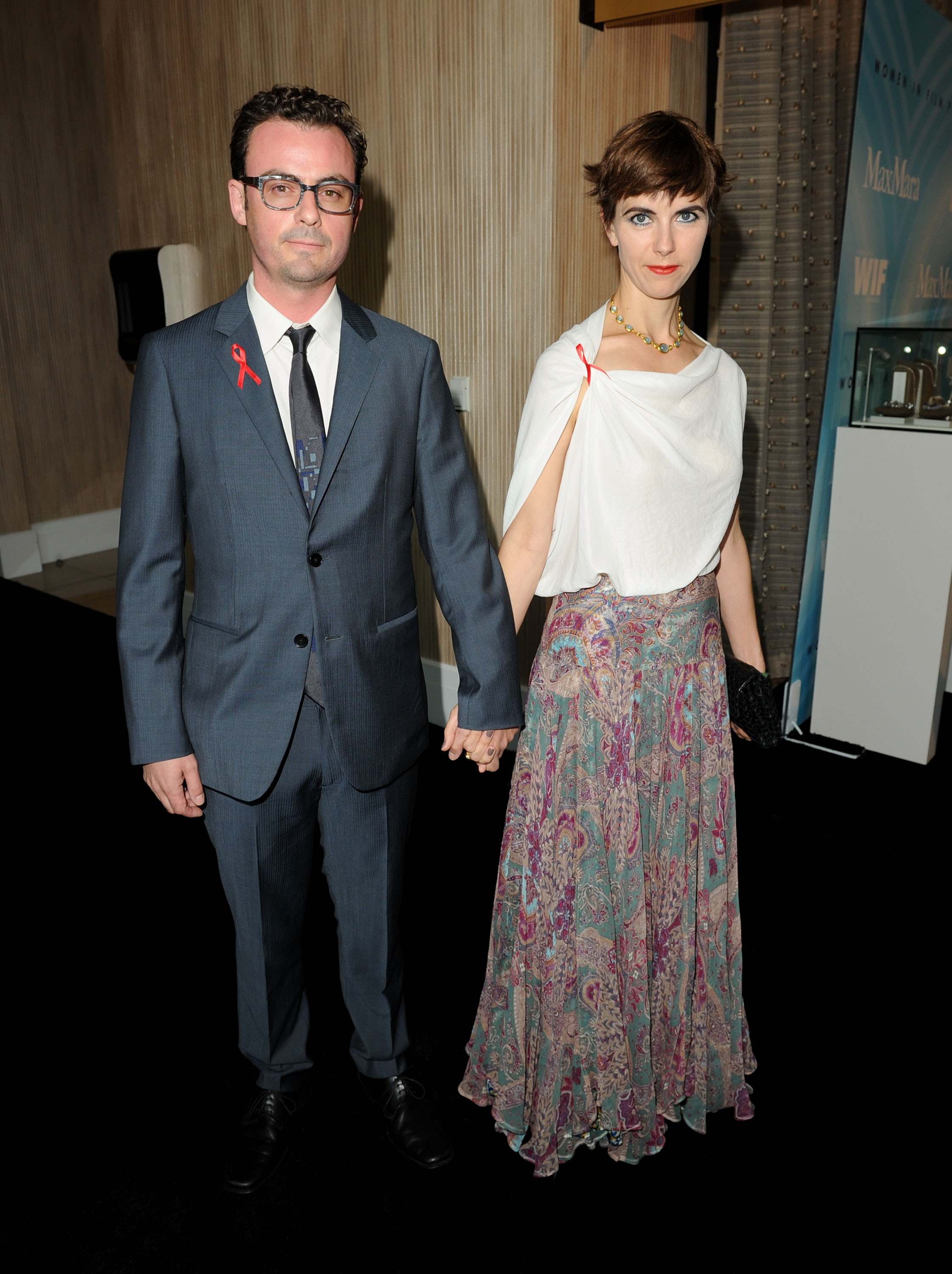 Naomi Wilding et une invitée arrivent aux prix Crystal + Lucy de Women In Film, le 16 juin 2011, à Beverly Hills, en Californie. | Source : Getty Images
