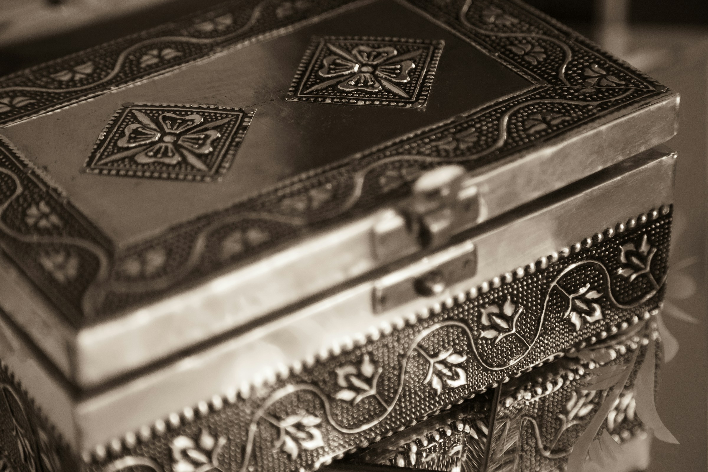 Gros plan sur une petite boîte | Source : Unsplash