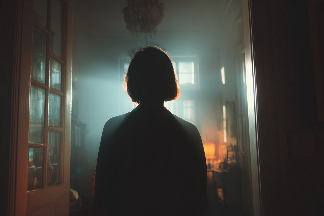 Silhouette d'une femme | Source : Midjourney