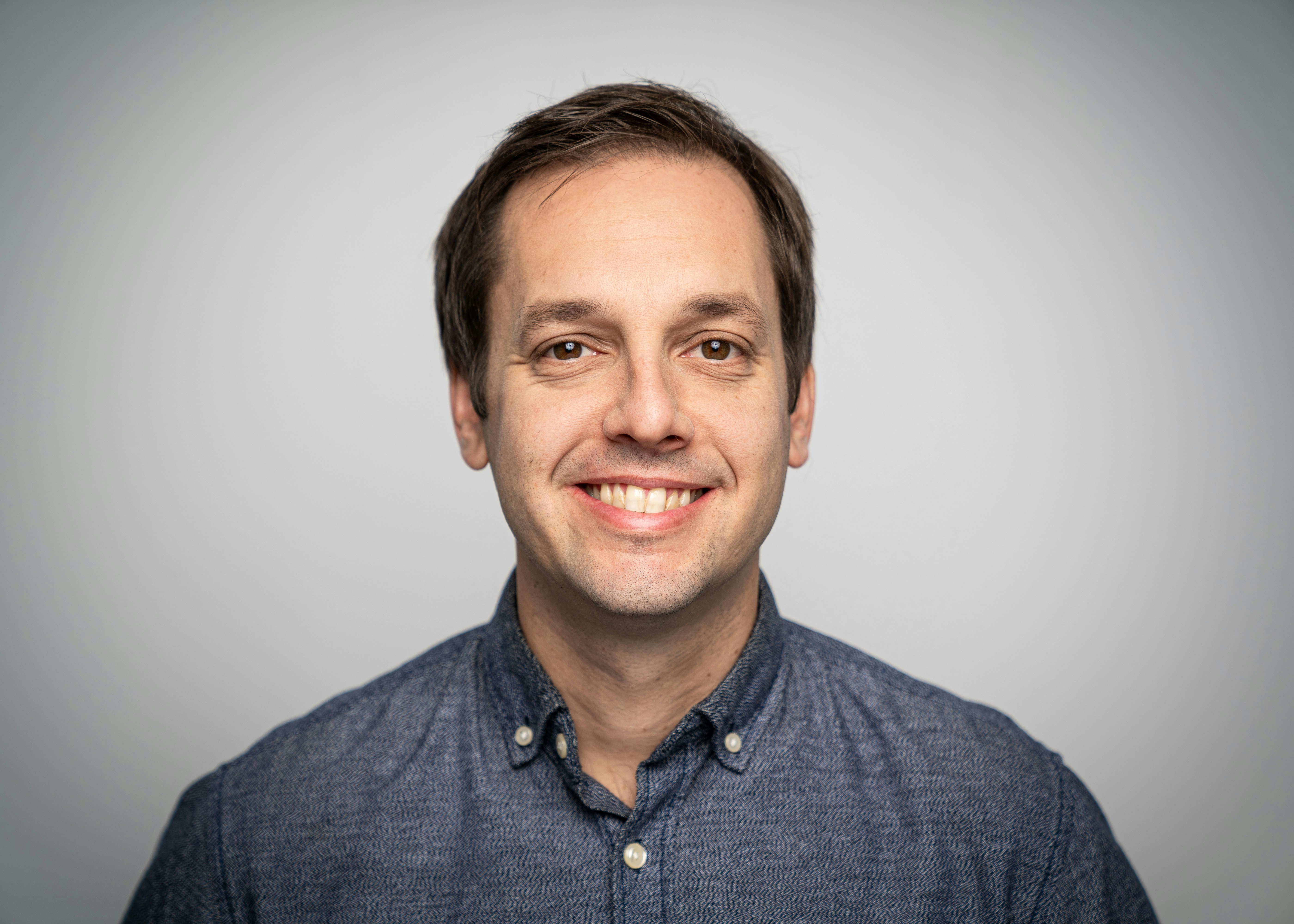 Un homme souriant | Source : Unsplash