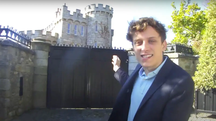 Le château de la star irlandaise tiré d'une vidéo datant du 22 octobre 2011. | Source : YouTube/ohianjo