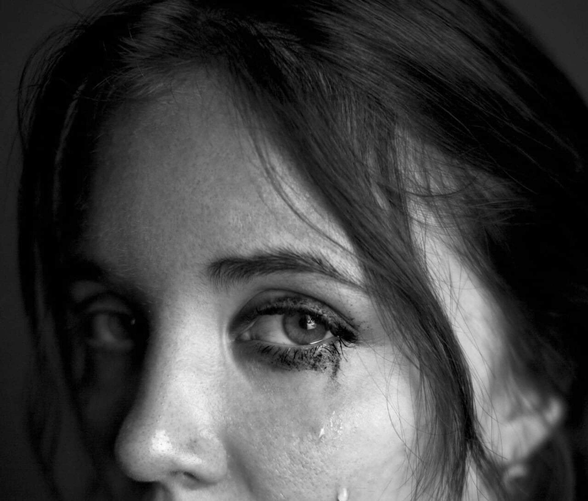 Une femme en pleurs | Source : Freepik
