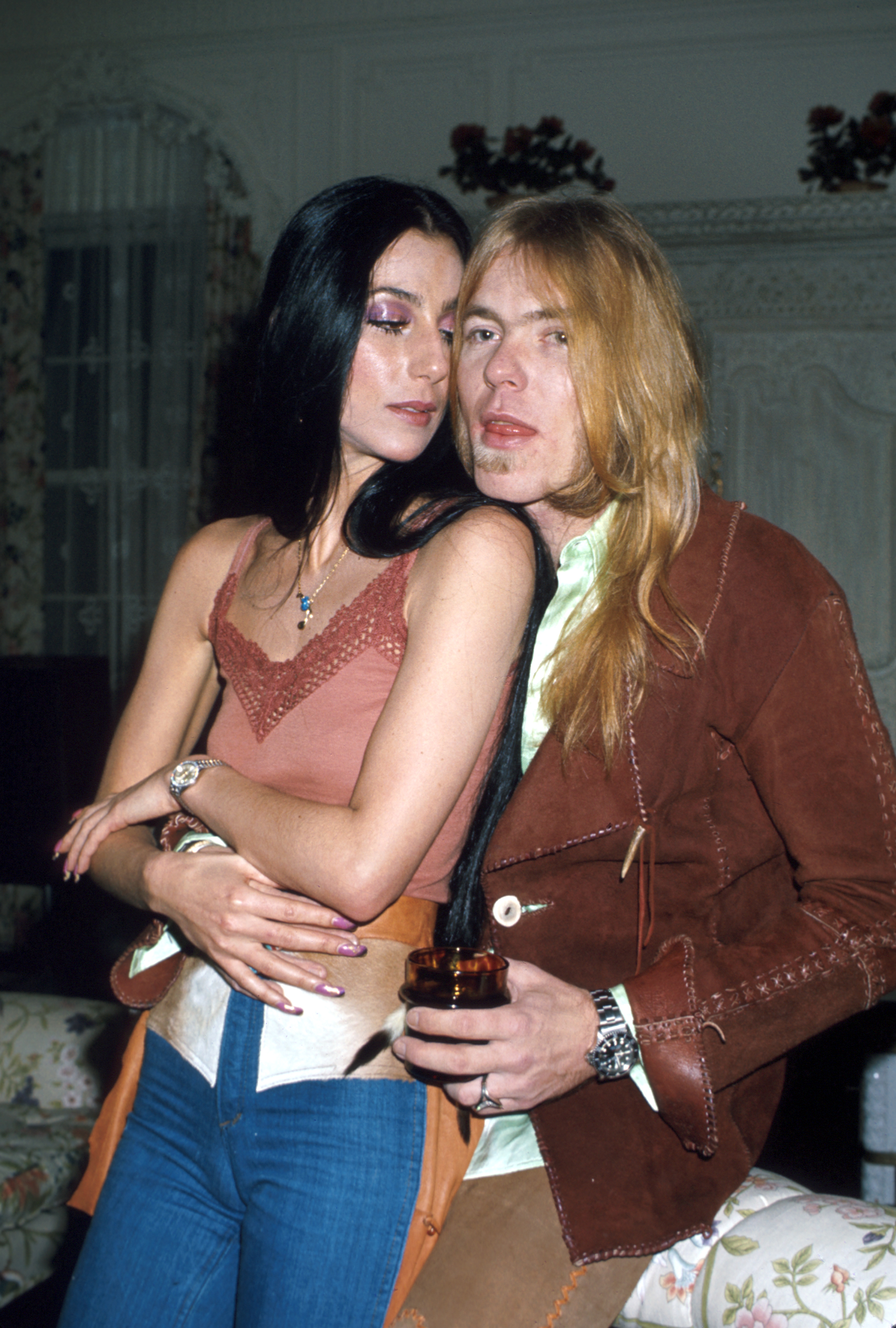 Cher et Gregg Allman à Los Angeles, en Californie, en 1977. | Source : Getty Images