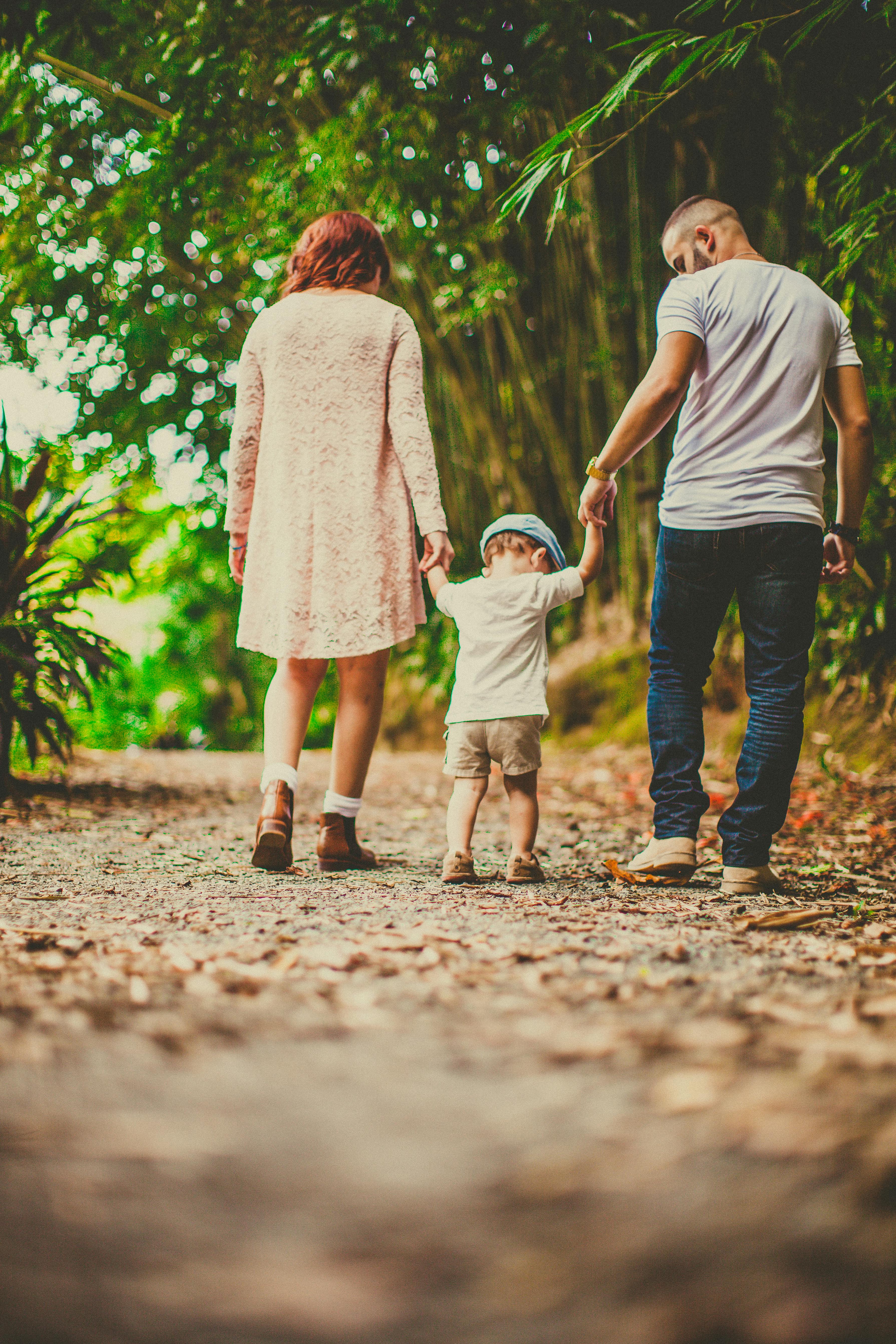 Un couple avec son fils | Source : Pexels