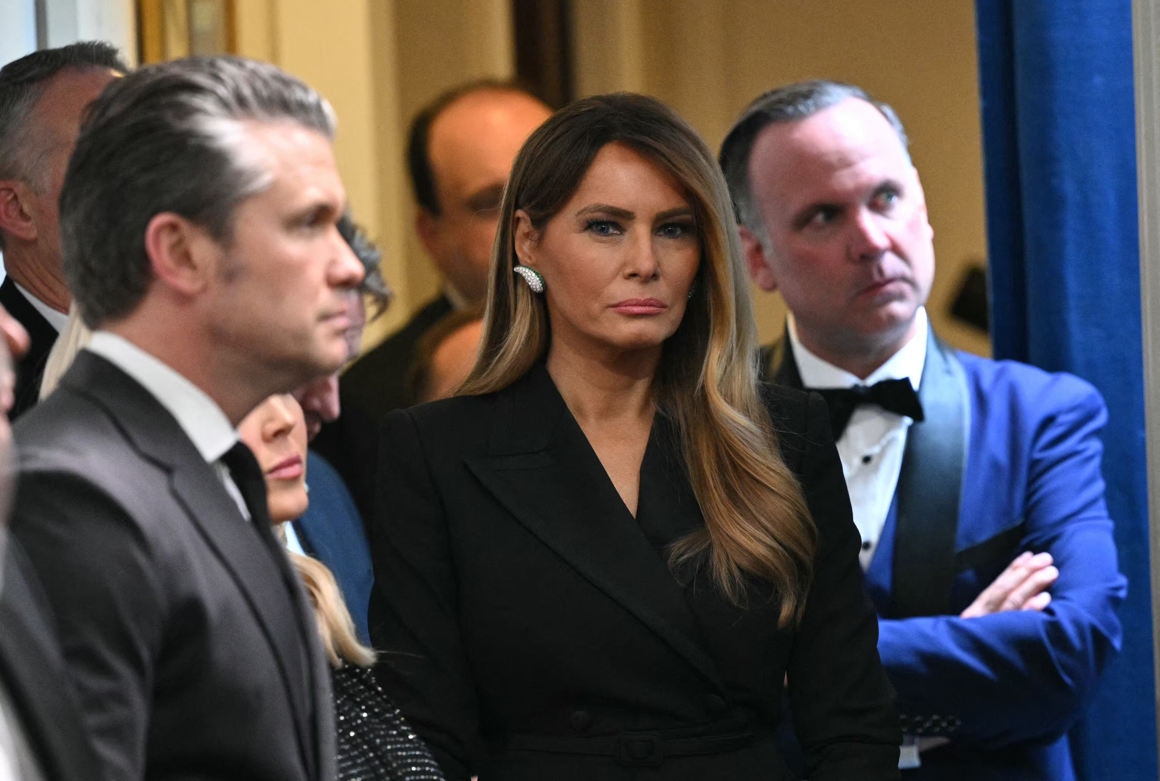 Melania Trump participe à un événement en avril 2026, alors que des articles évoquant les relations inhabituellement étroites entre Natalie Harp et Donald Trump faisaient état d’une rencontre au cours de laquelle Melania aurait surpris la collaboratrice tard dans la nuit dans les appartements privés du président à Mar-a-Lago. | Source : Getty Images
