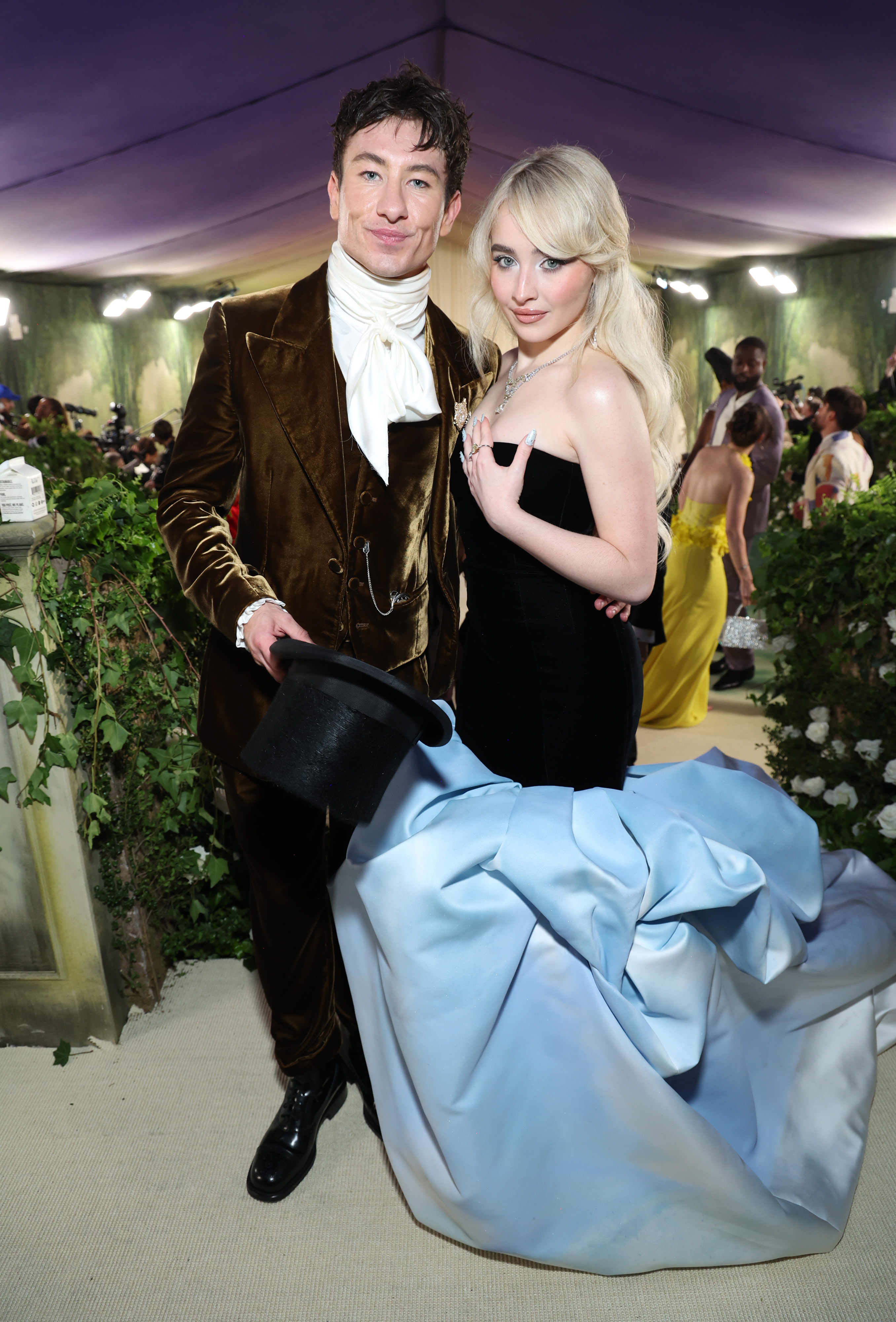 Barry Keoghan et Sabrina Carpenter assistent au gala du Met célébrant "Sleeping Beauties : Reawakening Fashion" au Metropolitan Museum of Art le 6 mai 2024 à New York : Getty Images