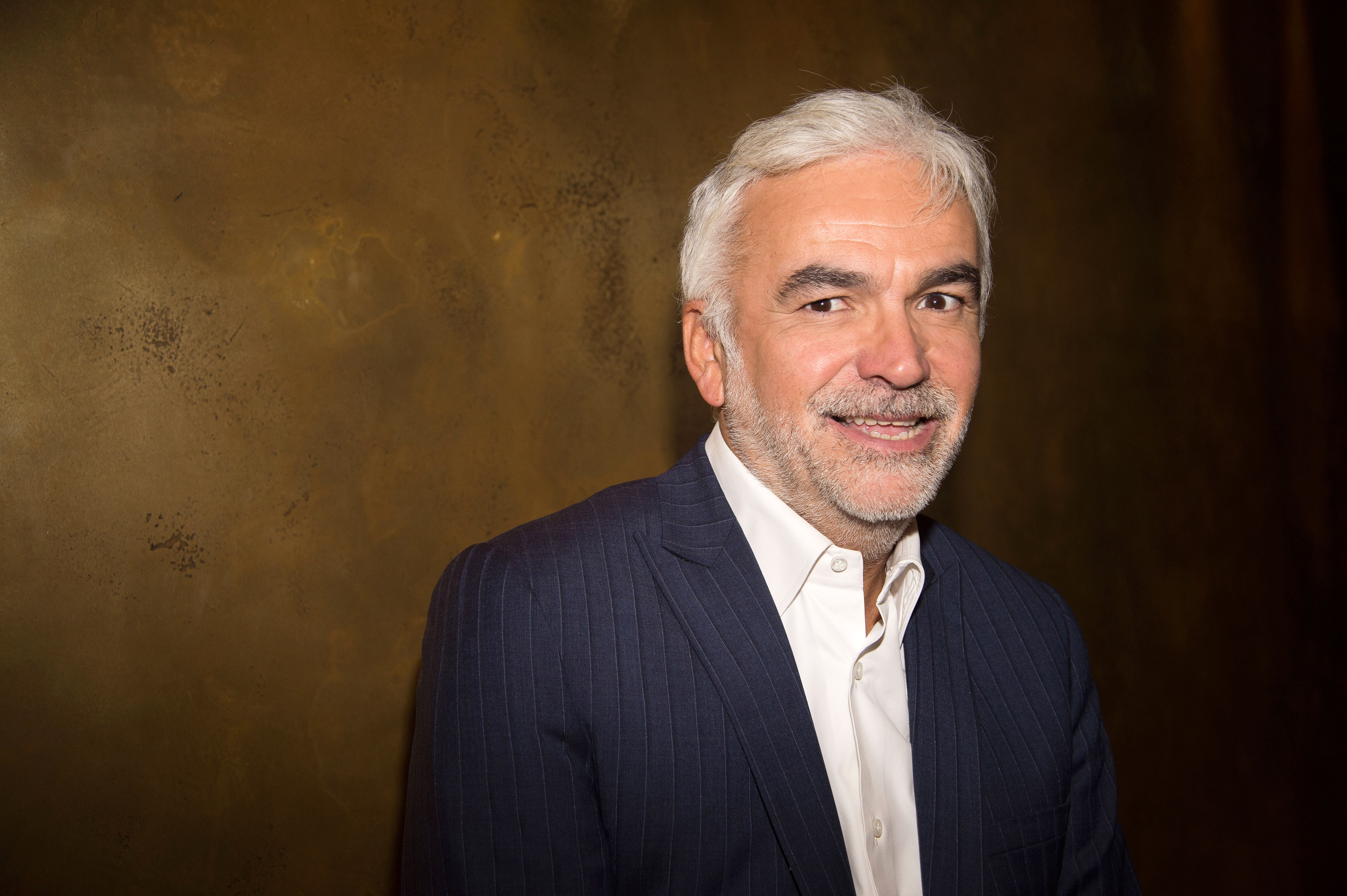 Le journaliste Pascal Praud participe à la conférence de presse RTL-RTL2-Fun Radio pour l'annonce de leur grille TV pour 2017/2018, au Cinéma Elysee Biarritz le 13 septembre 2017 à Paris, France I Source : Getty Images