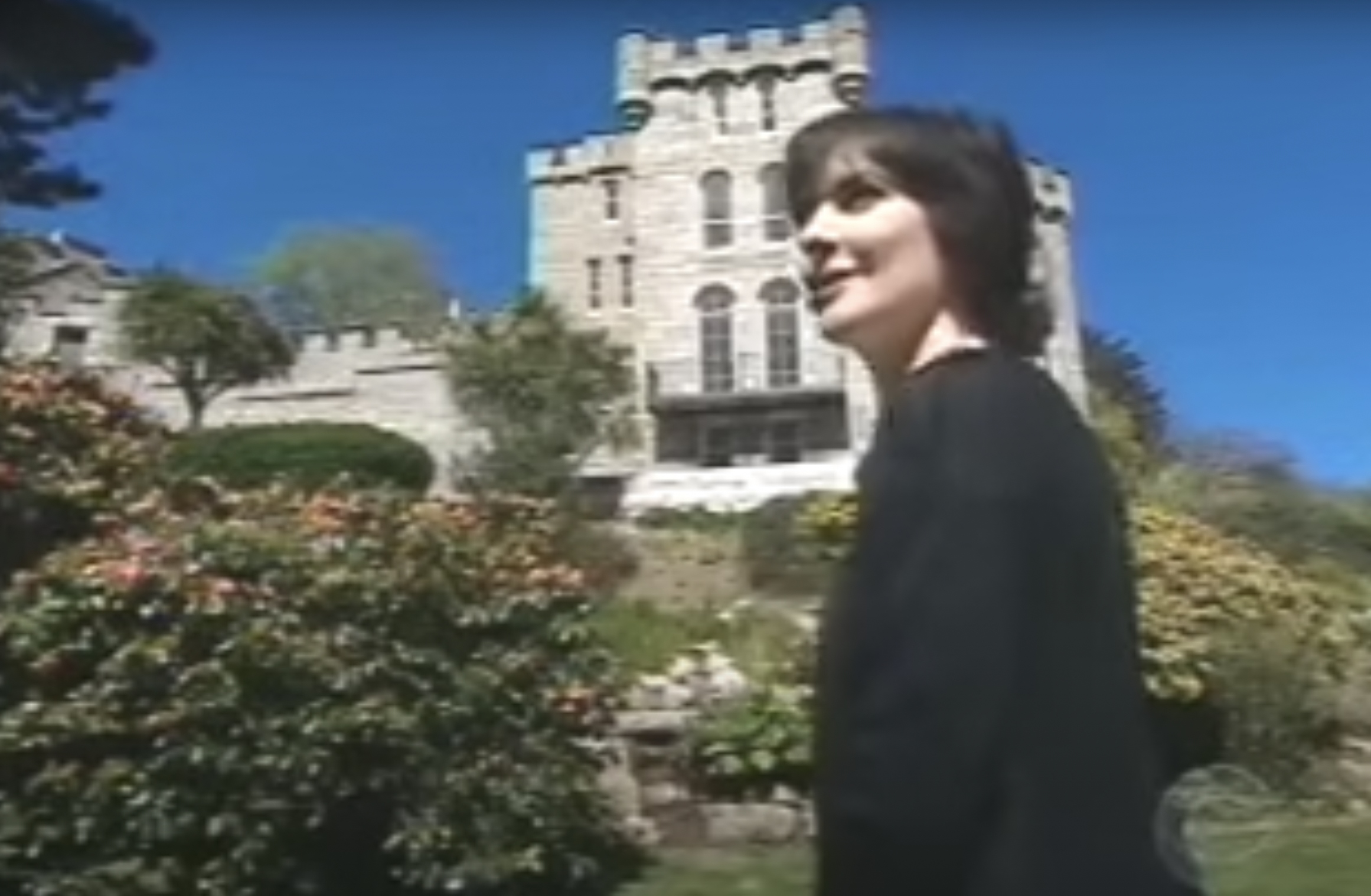 La star de la musique lors d'une interview en 2001, tirée d'une vidéo datée du 26 janvier 2022. | Source : YouTube/AndreW