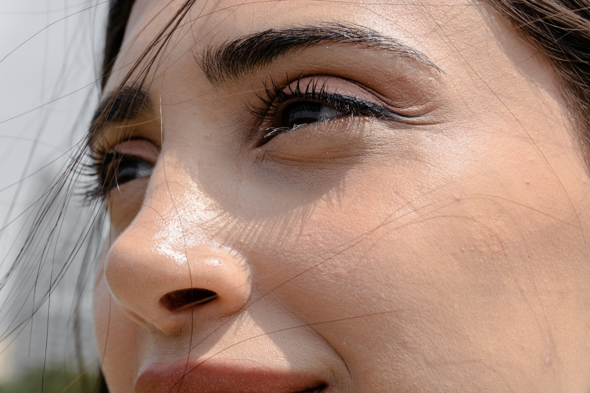 Une femme aux yeux pleins de larmes | Source : Unsplash