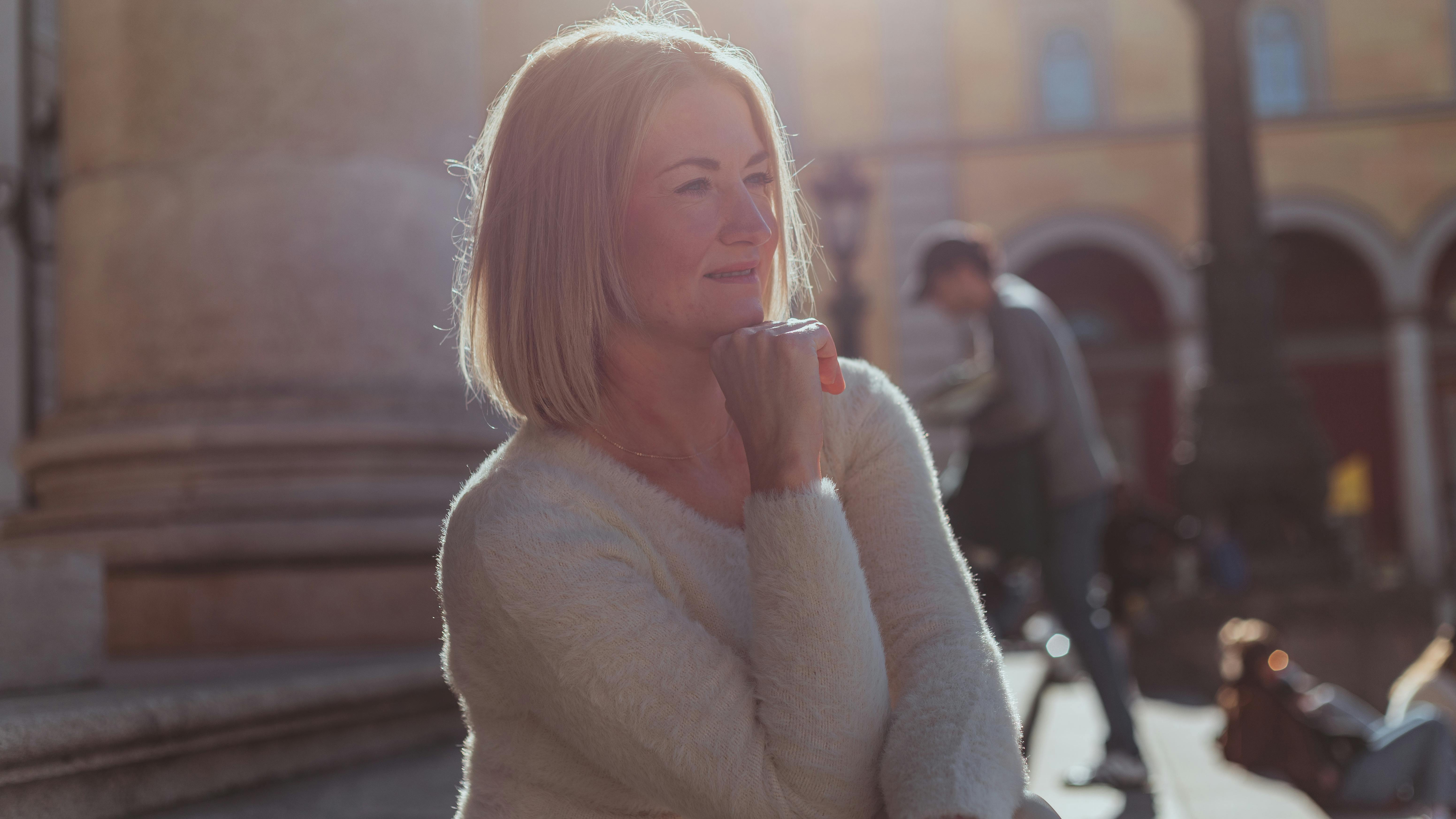 Une femme souriante | Source : Pexels