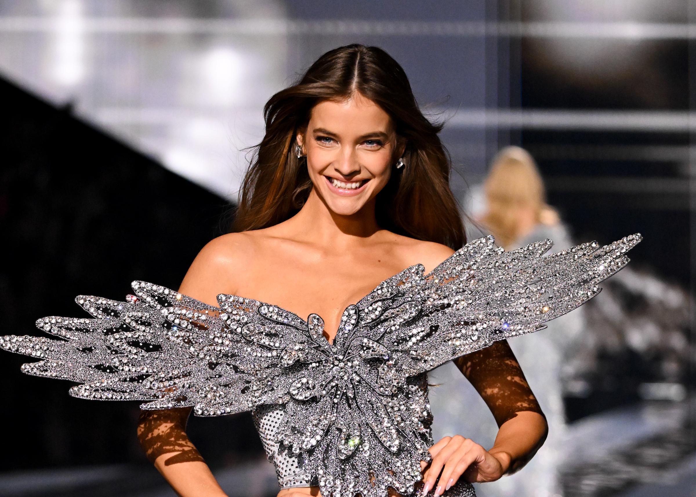 Barbara Palvin au défilé de mode de Victoria's Secret qui s'est tenu aux Steiner Studios le 15 octobre 2025 à New York | Source : Getty Images