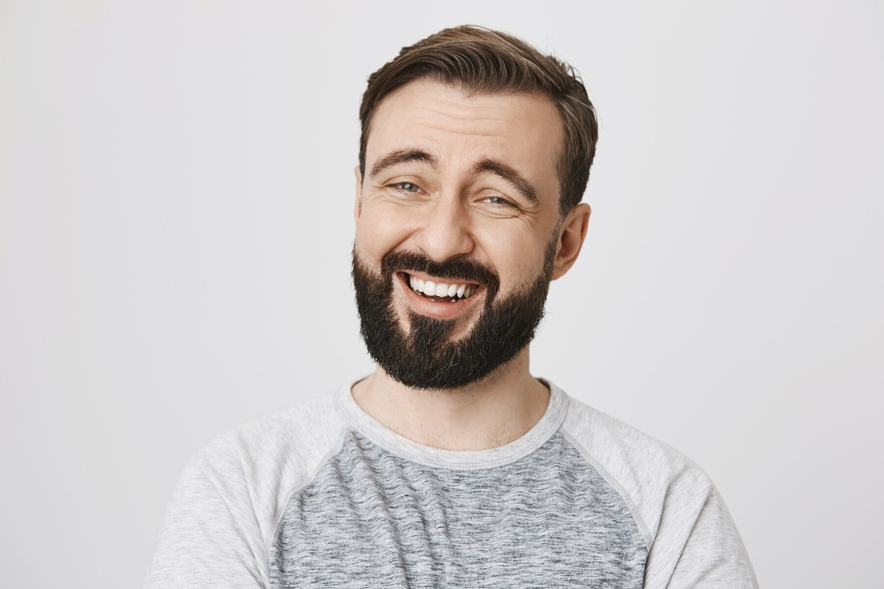 Un homme heureux | Source : Freepik