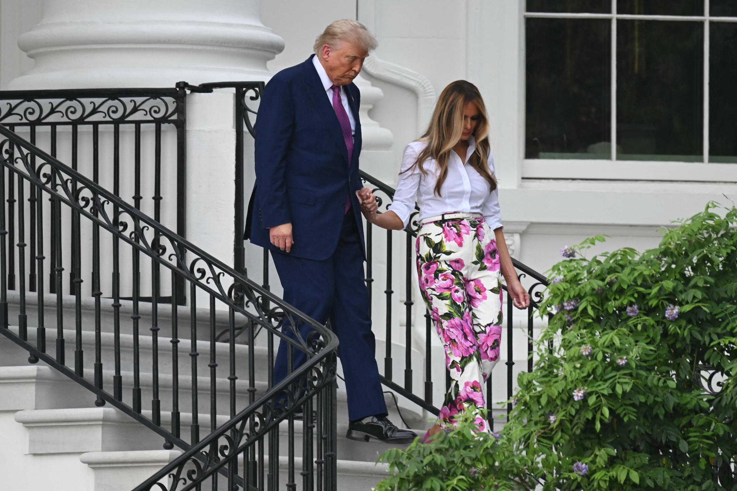 Donald et Melania Trump à leur arrivée au pique-nique du Congrès sur la pelouse sud de la Maison Blanche le 12 juin 2025 à Washington, DC | Source : Getty Images