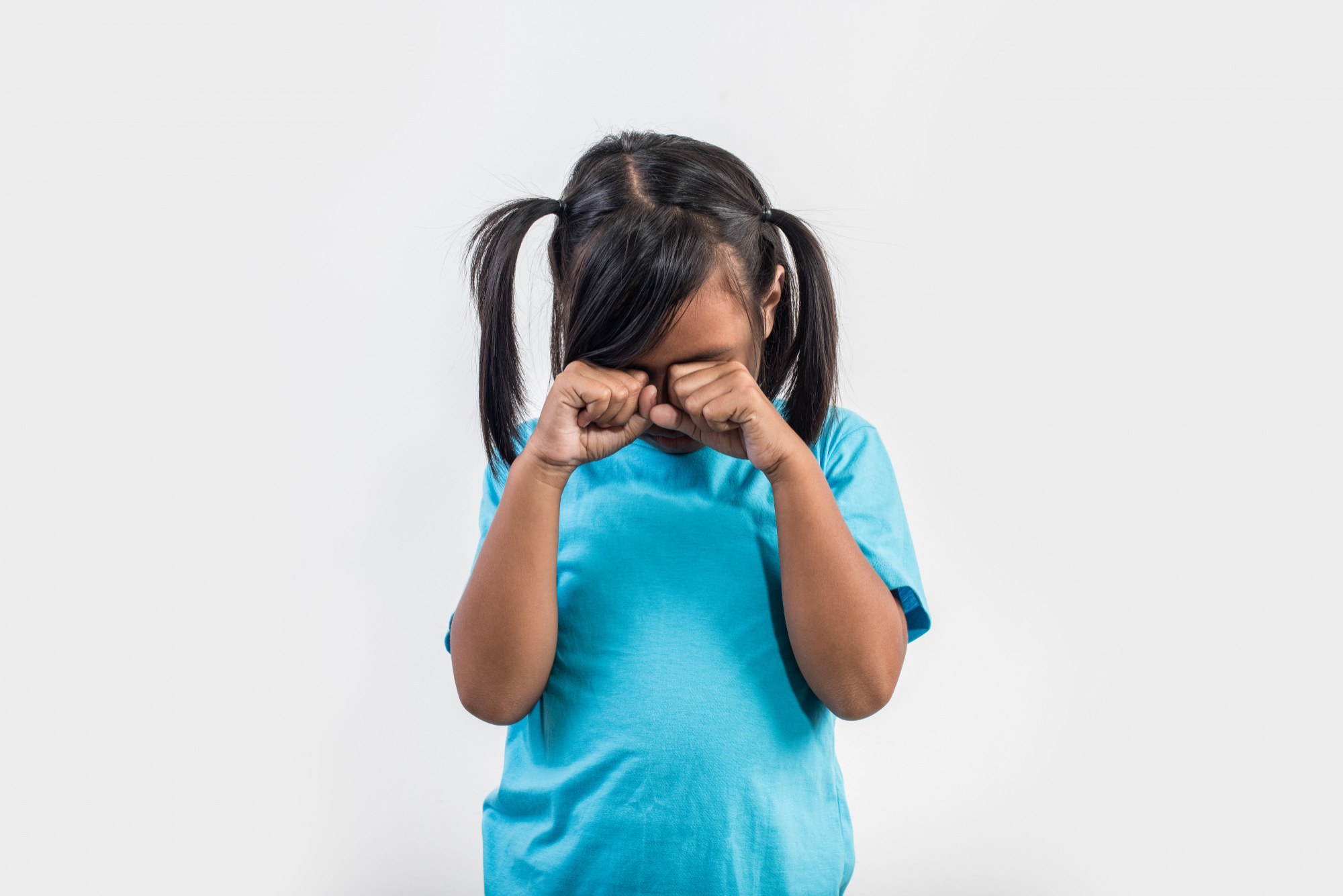 Une petite fille qui pleure | Source : Freepik