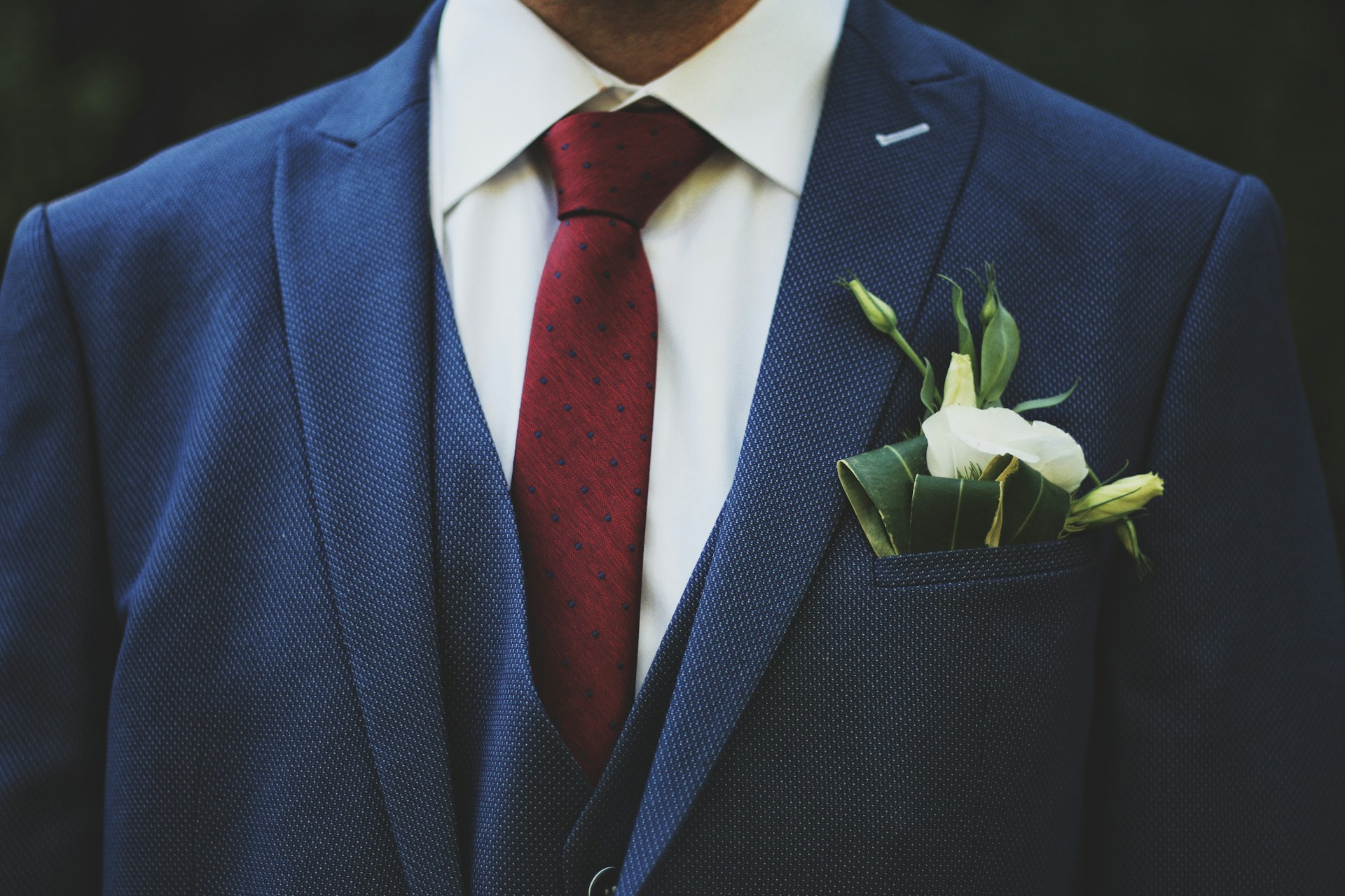 Un homme portant une cravate | Source : Unsplash