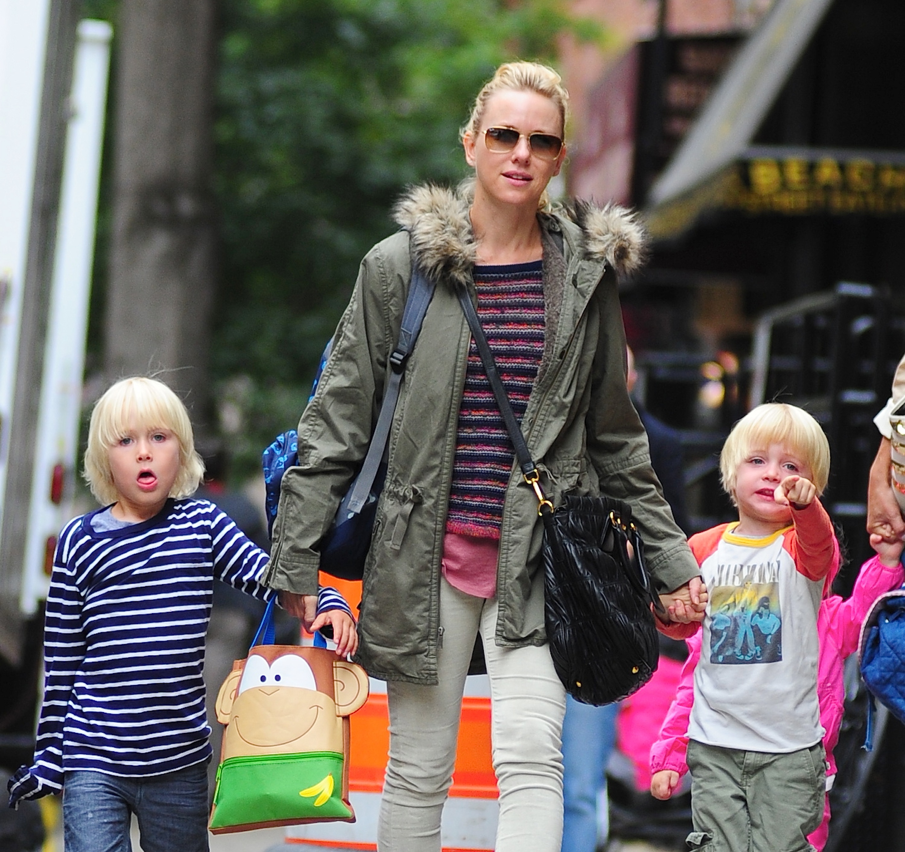 Naomi Watts aperçue avec ses enfants le 20 septembre 2012 à New York. | Source : Getty Images