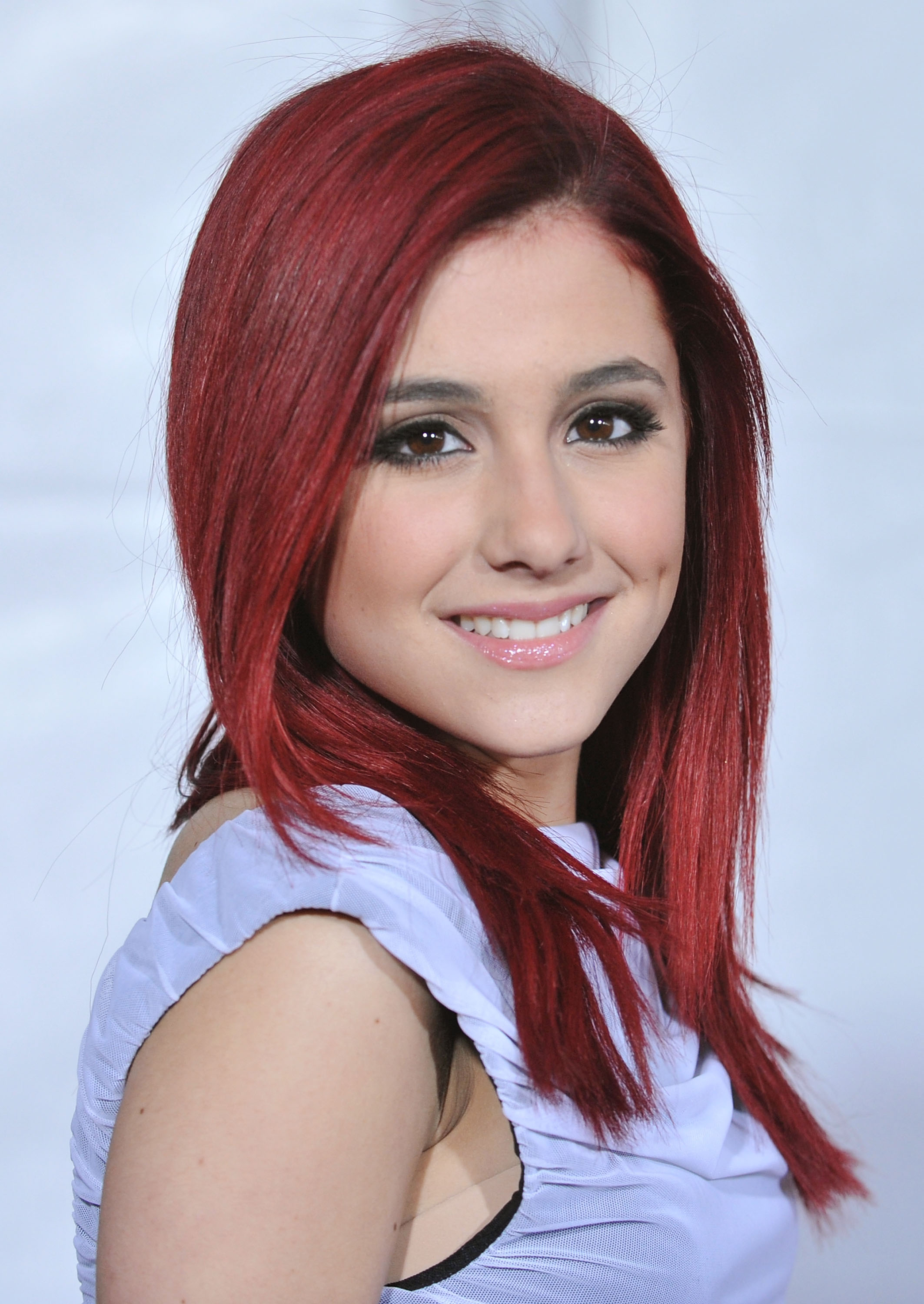 Ariana Grande assiste à la première de « The Lovely Bones » au Grauman's Chinese Theatre à Hollywood, Californie | Source : Getty Images
