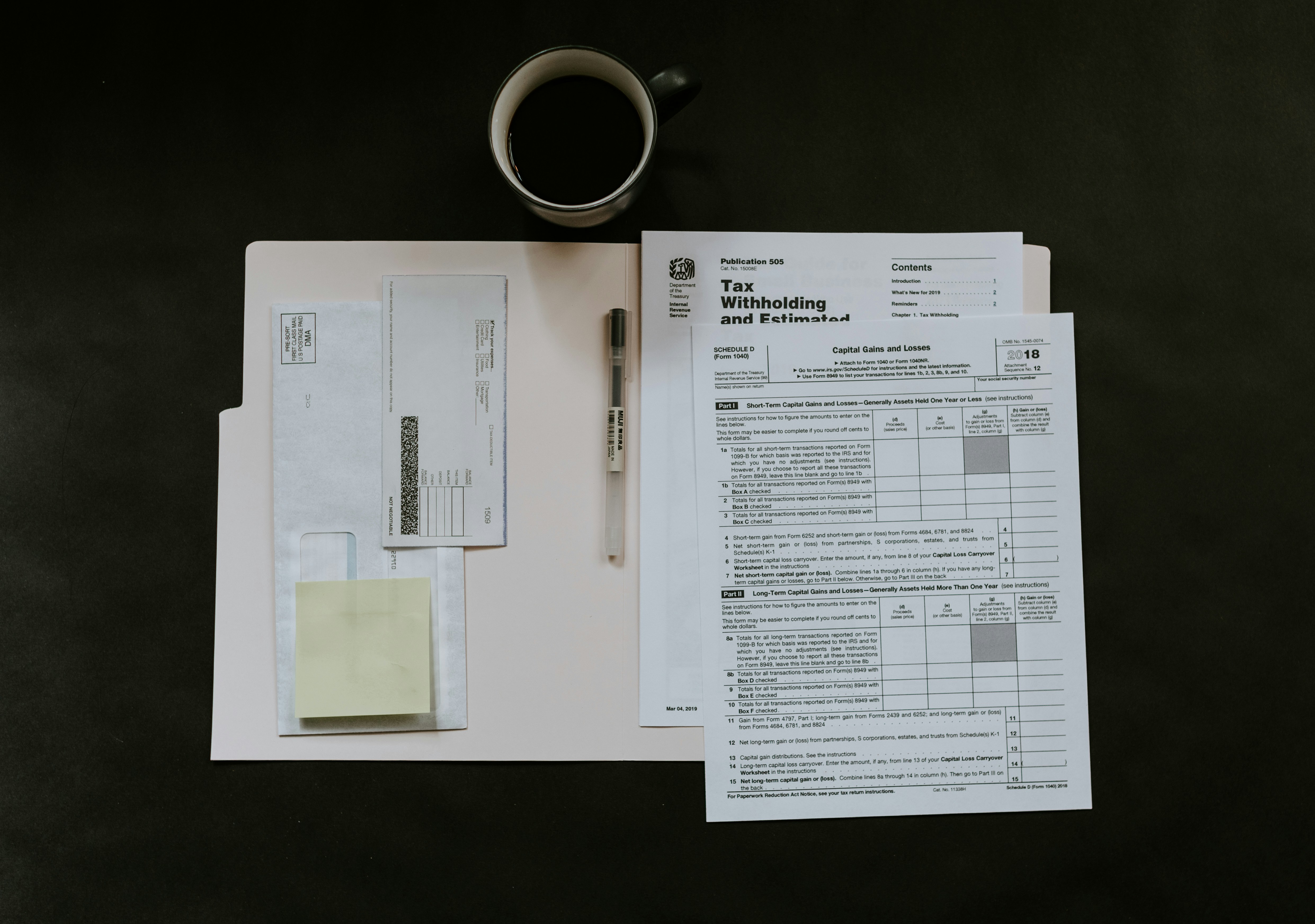 Documents sur une table | Source : Pexels