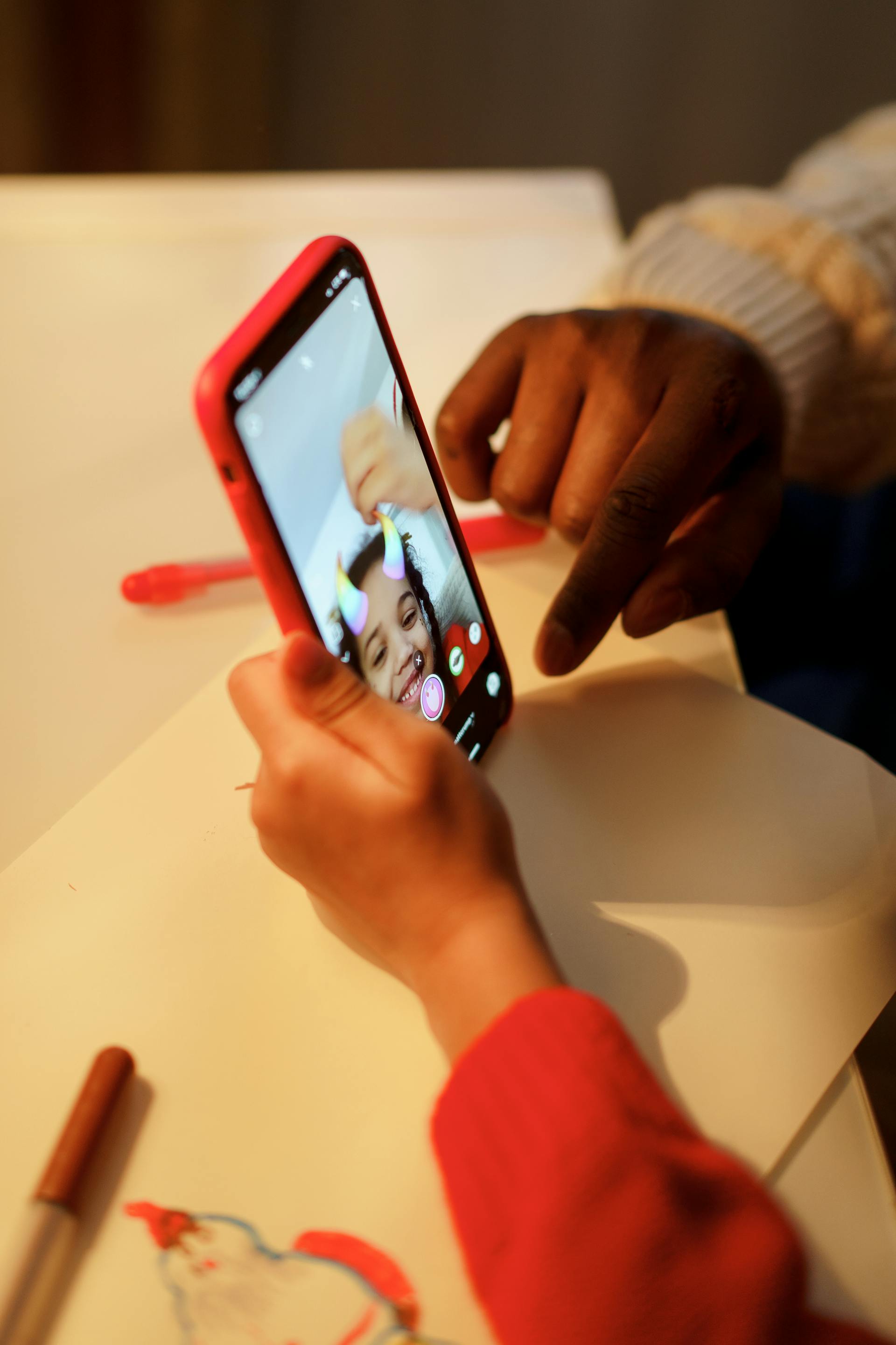 Une petite fille qui prend un selfie | Source : Pexels