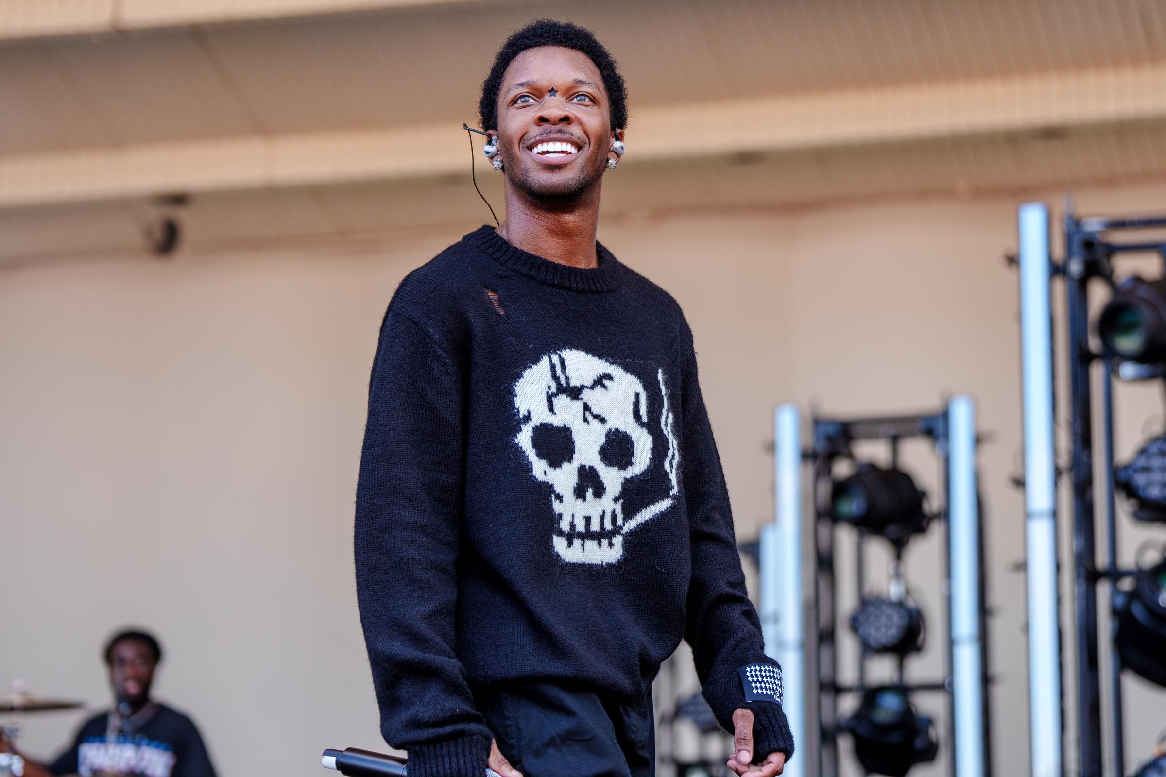 L'auteur-compositeur-interprète d4vd se produit au festival Lollapalooza à Chicago le 1er août 2024 | Source : Getty Images