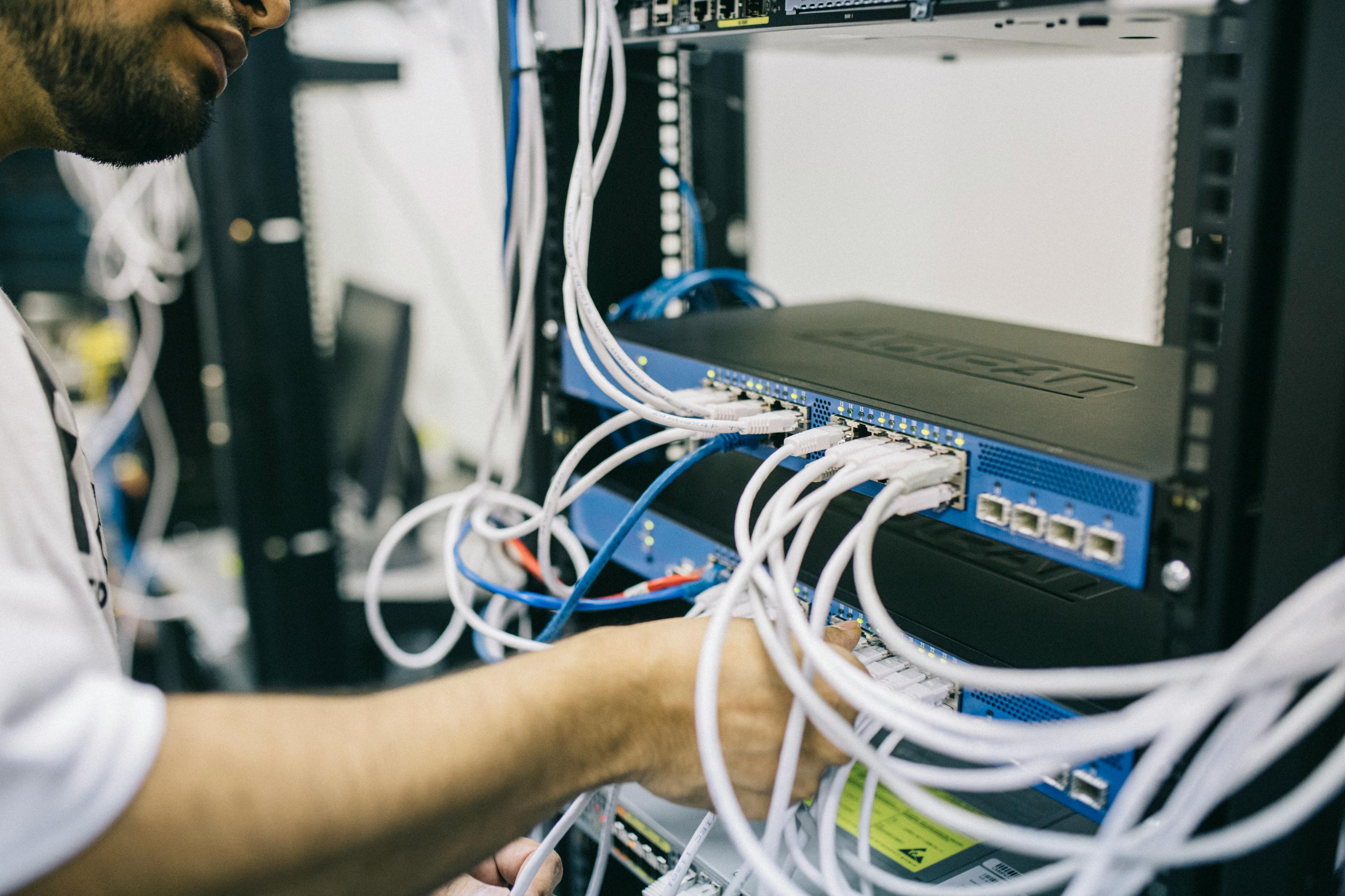 Quelqu'un qui s'occupe des serveurs | Source : Pexels
