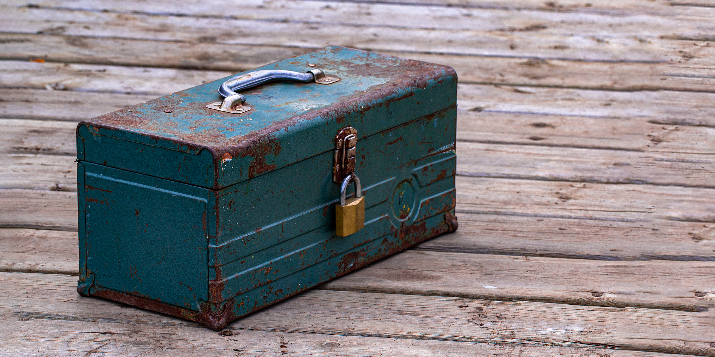 Une boîte à outils verrouillée | Source : Shutterstock