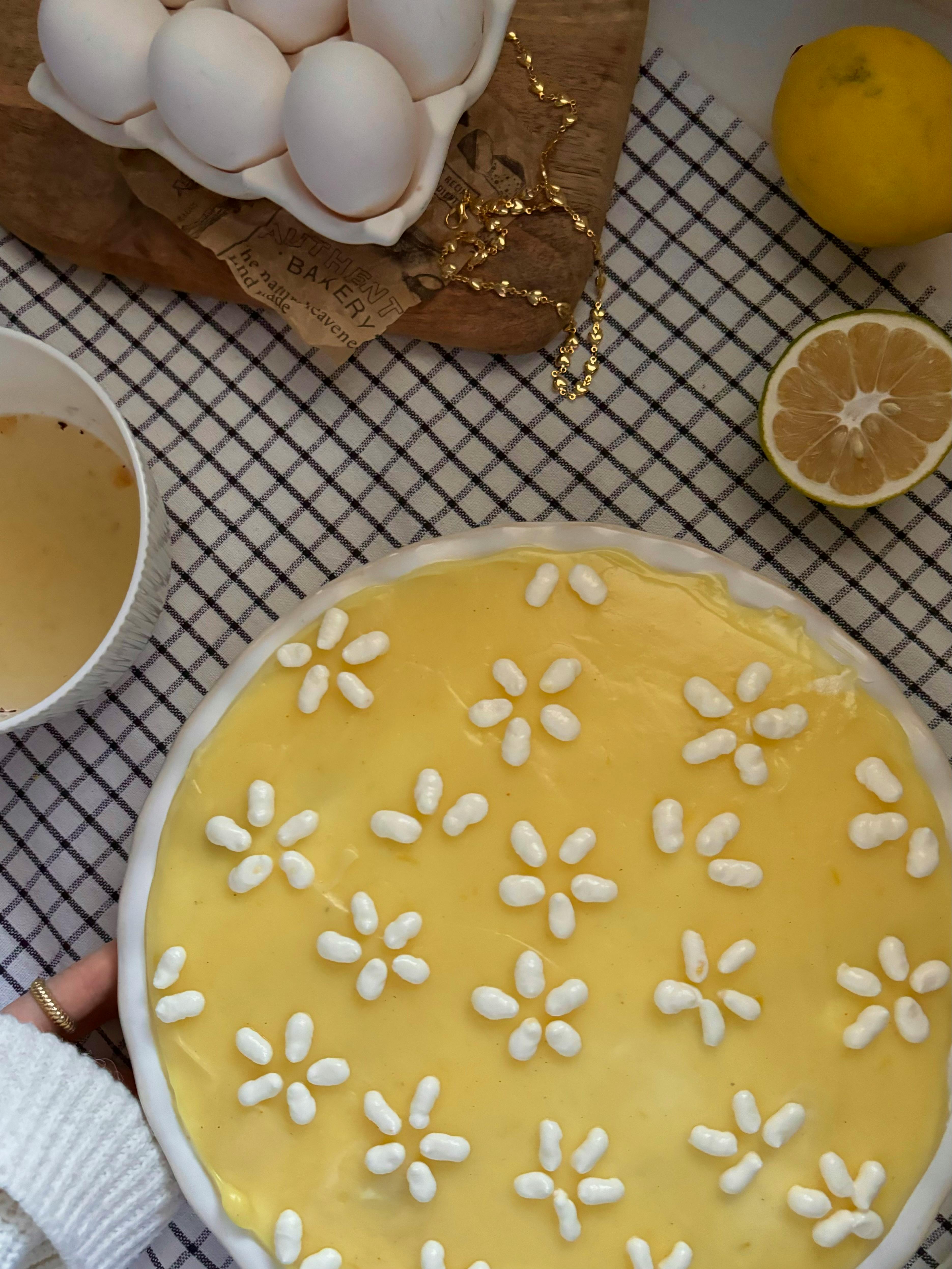 Une tarte au citron sur un comptoir de cuisine | Source : Pexels