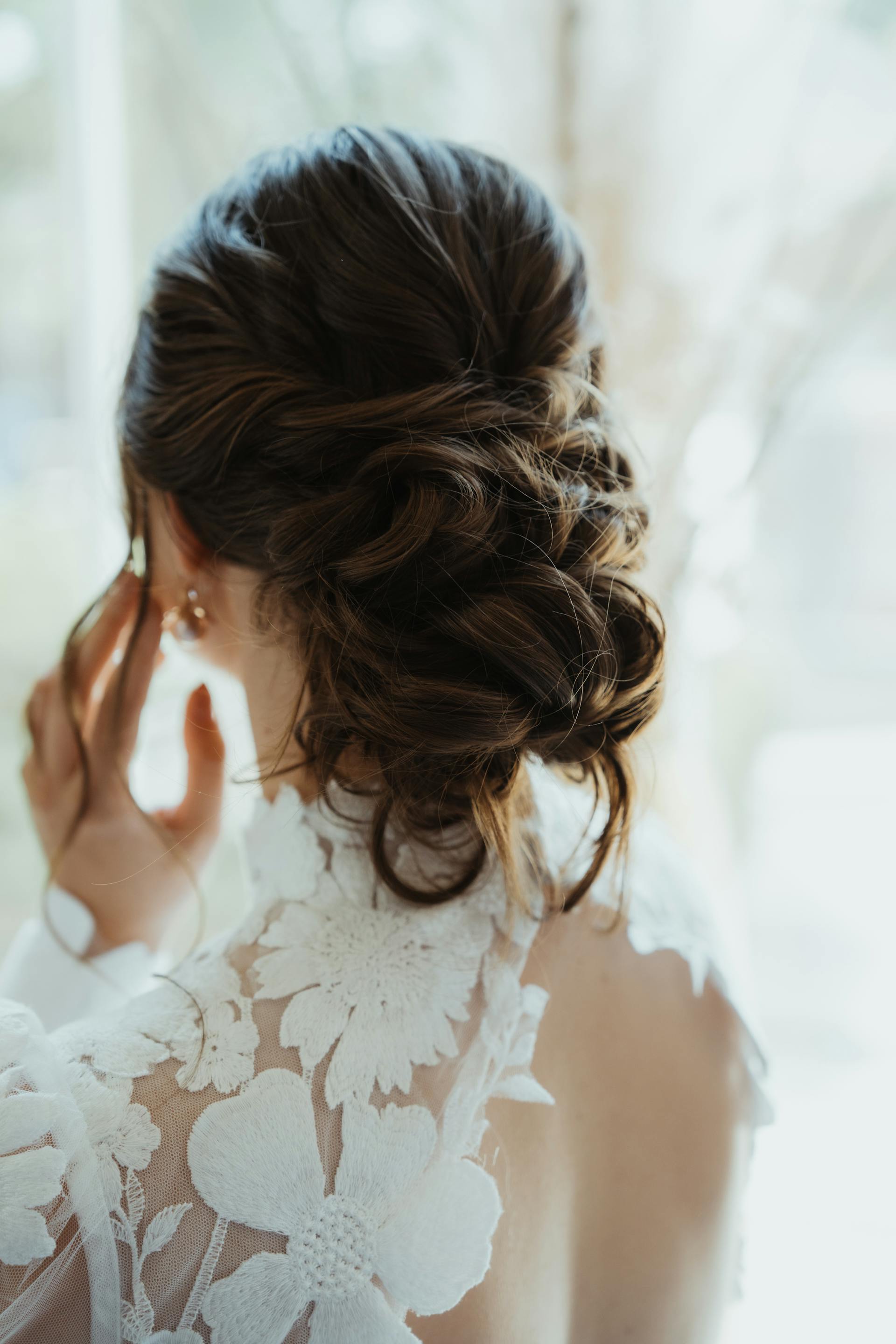 Vue de dos d'une femme en robe de mariée | Source : Pexels