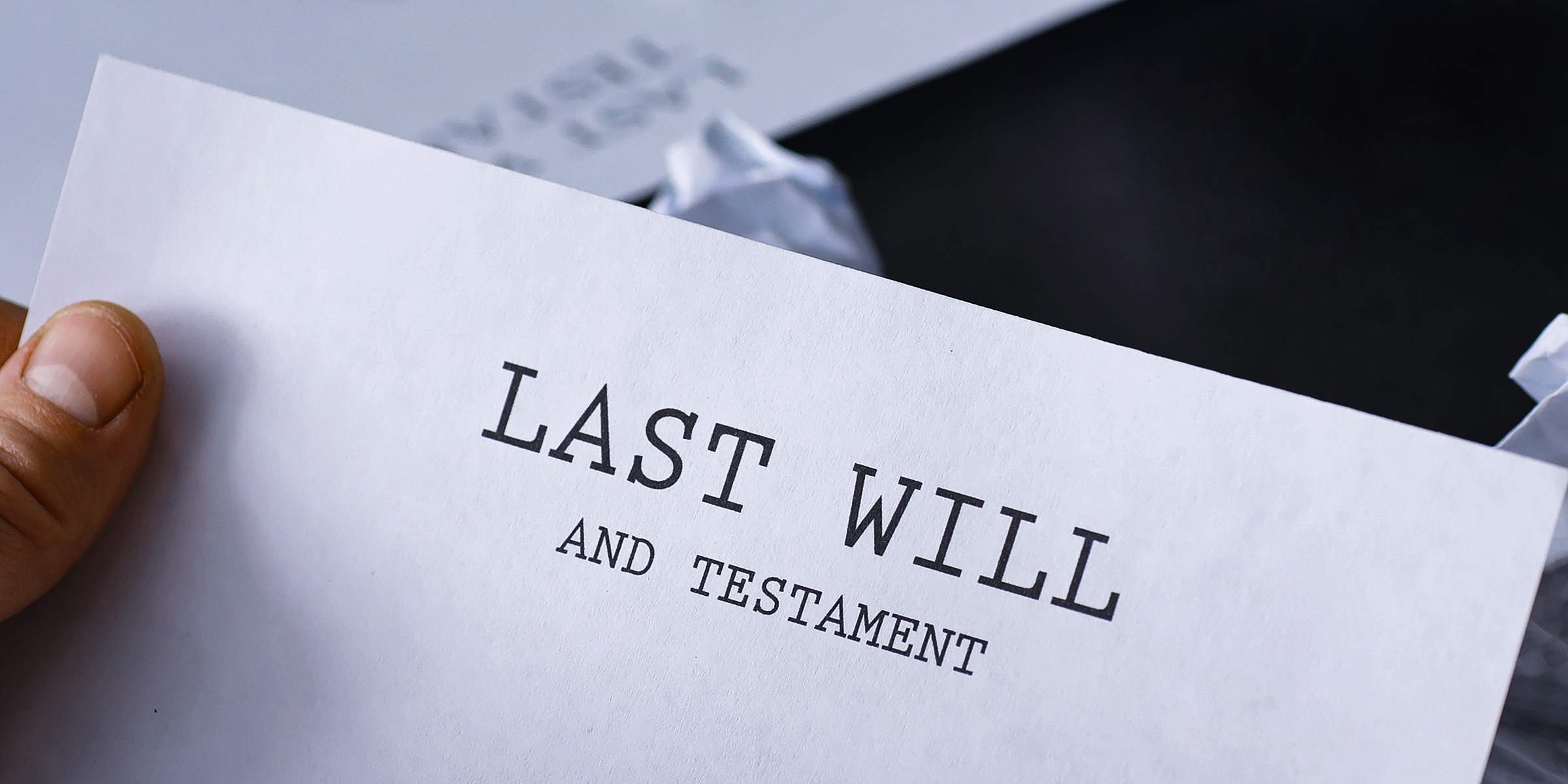 Une page imprimée portant le titre "Dernières volontés et testament" | Source : Shutterstock