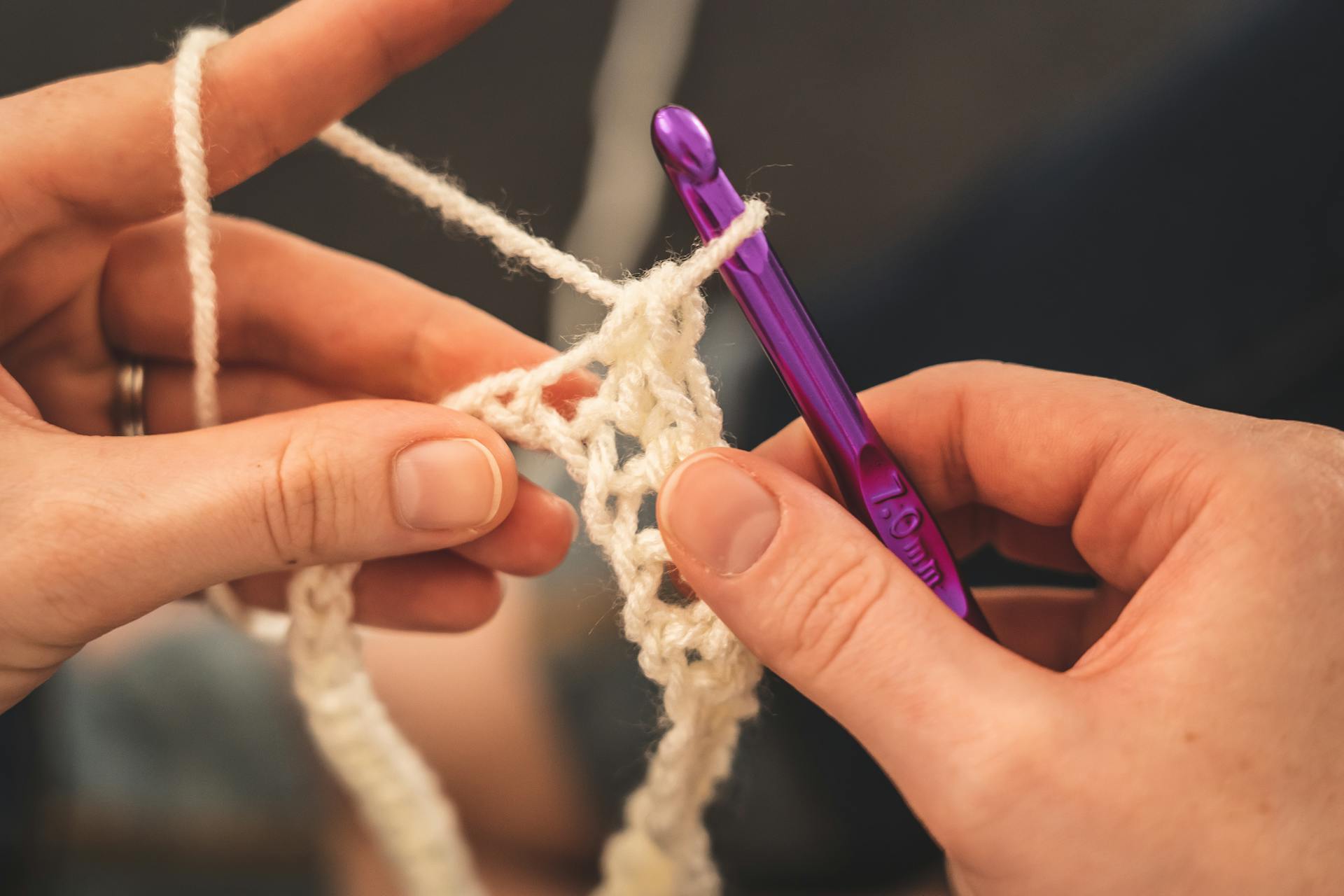 Une personne qui fait du crochet | Source : Pexels