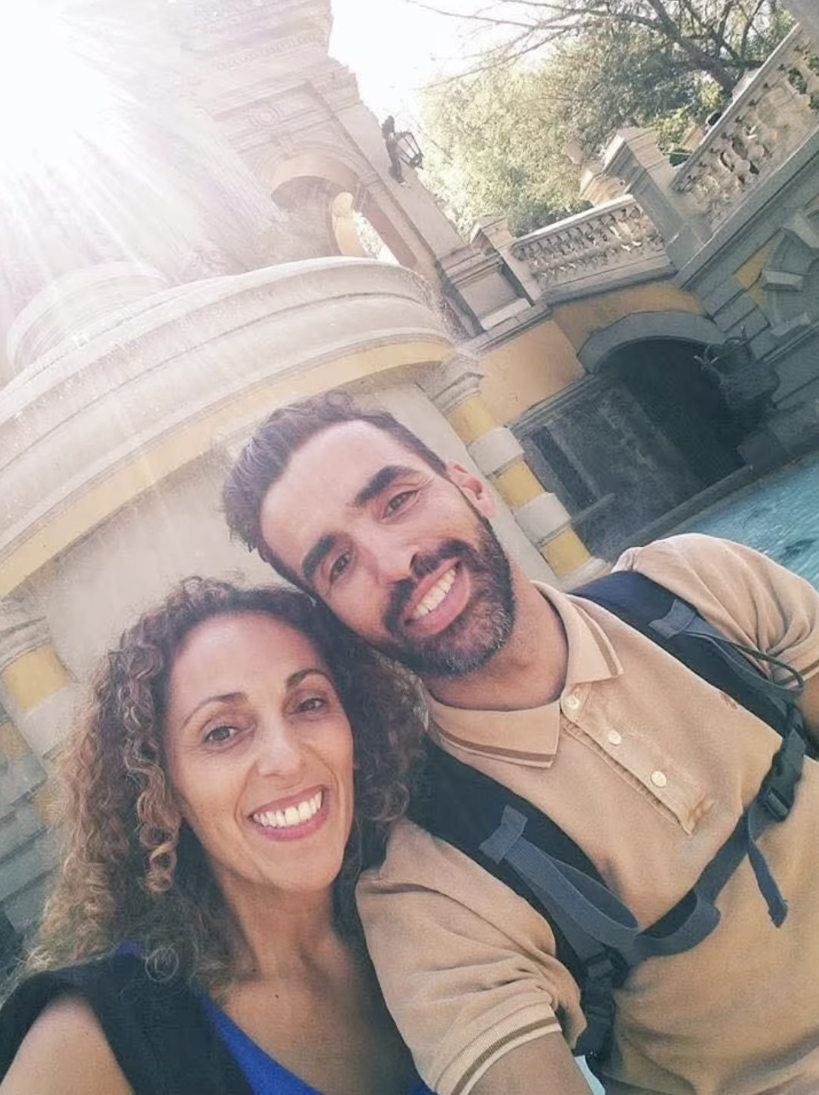 Stéphane Bertheau et Amel Fatnassi, la gagnante de la saison 2 de "Koh-Lanta" | Source : Instagram/amelkohlanta