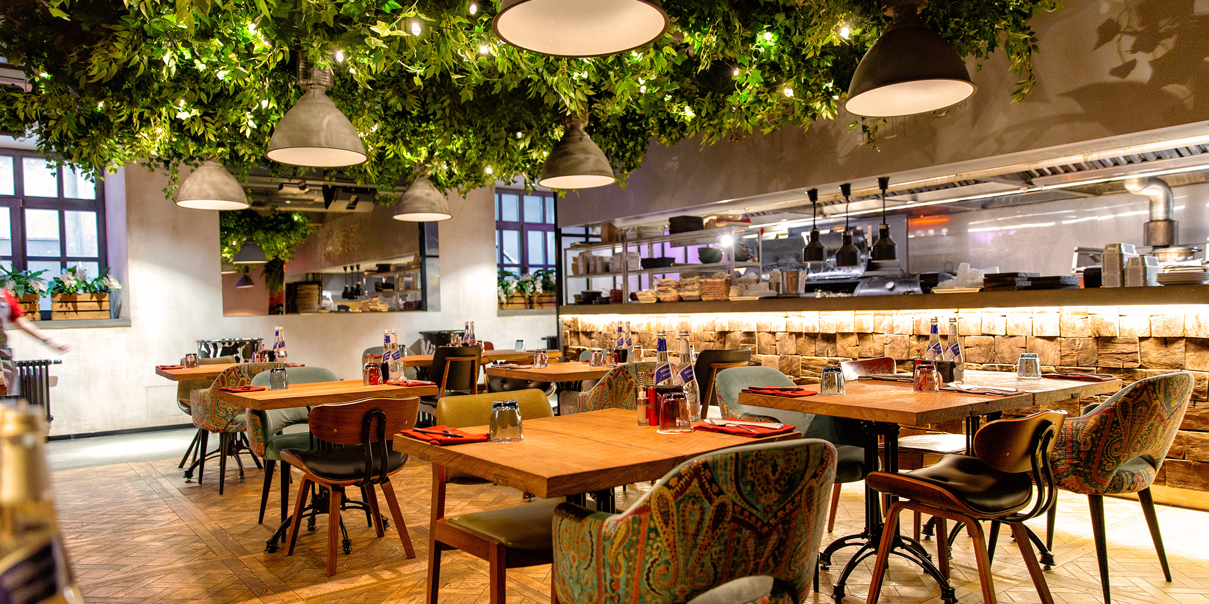 L'intérieur d'un restaurant | Source : Shutterstock