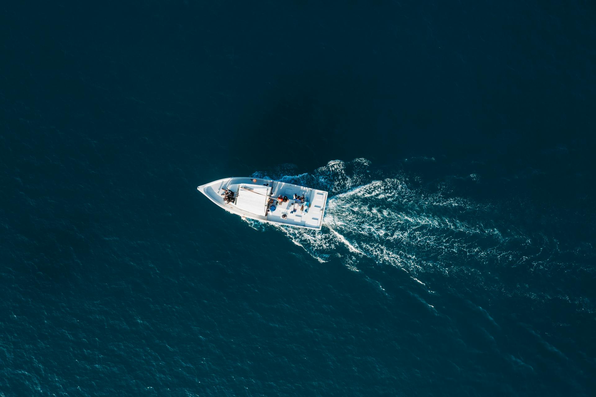 Vue aérienne d'un bateau | Source : Pexels