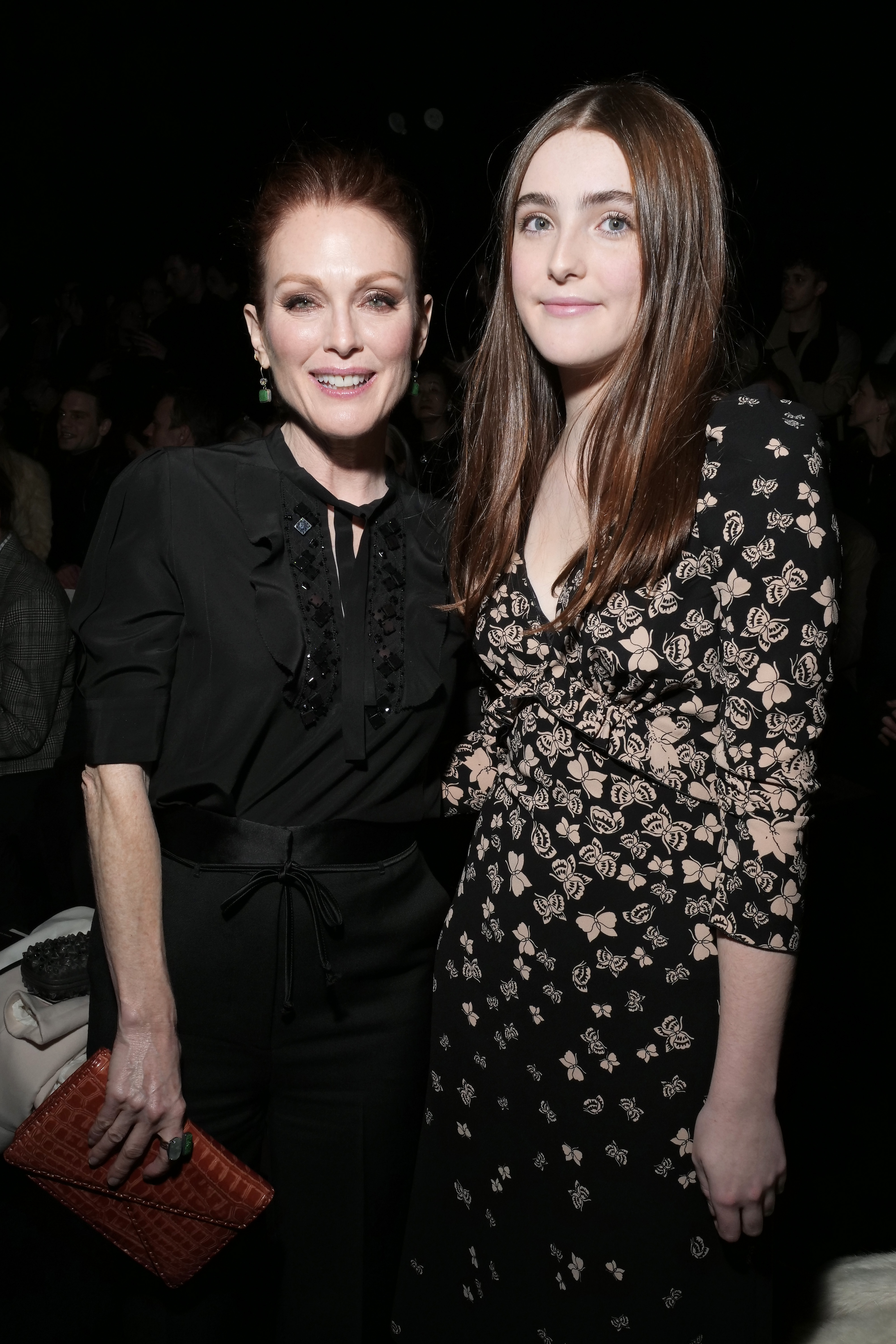 Julianne Moore et Liv Freundlich lors du défilé Bottega Veneta automne-hiver 2018 pendant la Fashion Week de New York, le 9 février. | Source : Getty Images