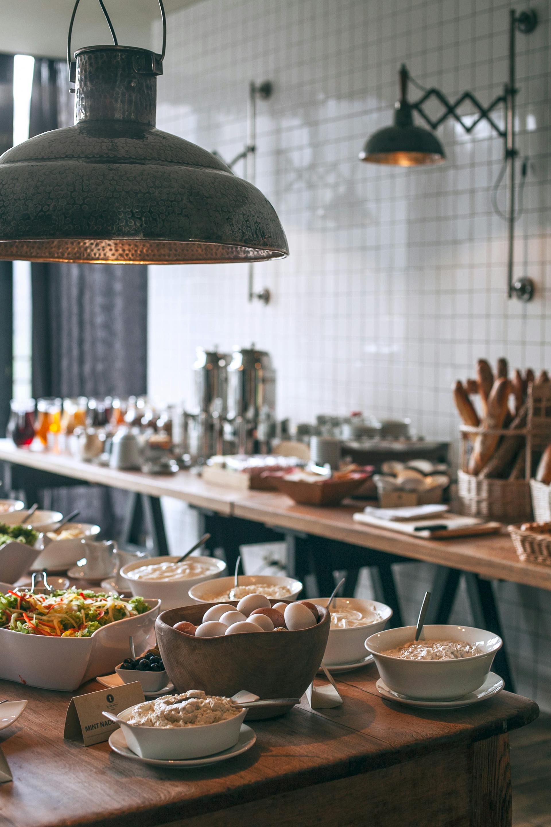 Un buffet de petit-déjeuner | Source : Pexels