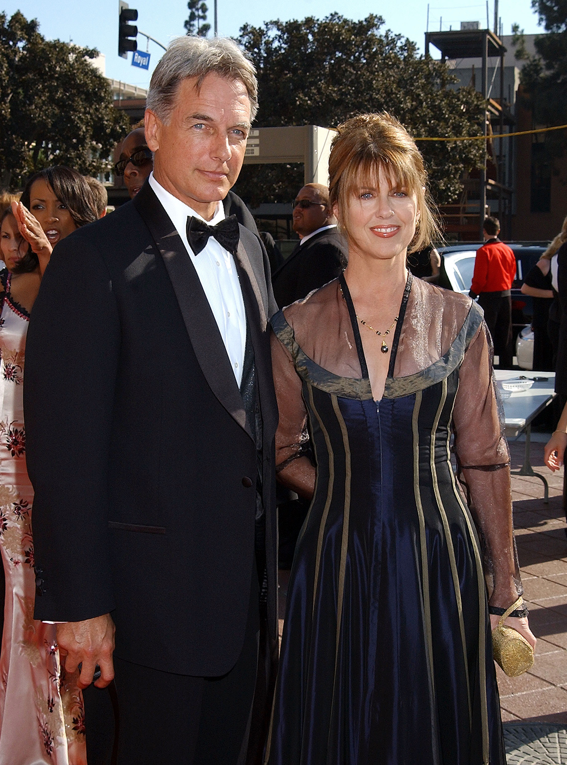 Mark Harmon et Pam Dawber aux Creative Arts Emmy Awards 2002. | Source : Getty Images